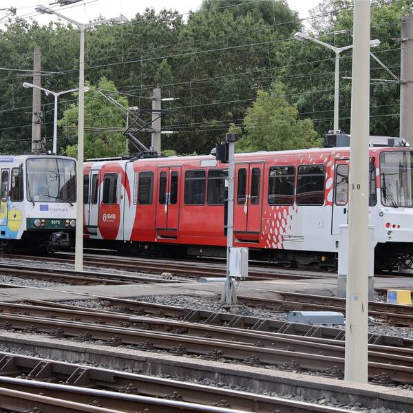 Die Stadtwerke Bonn haben 60 von 75 Stadtbahnen wegen Sicherheitsbedenken aus dem Verkehr gezogen.