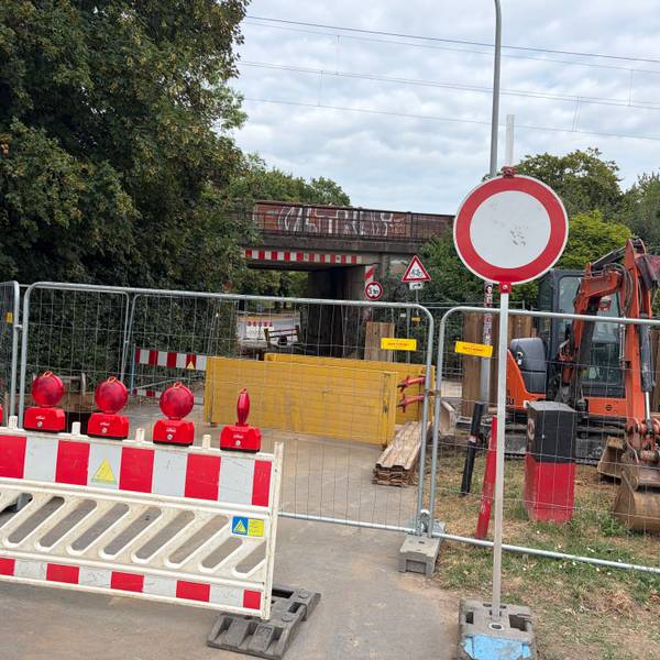 Die Bahnunterführung am Sportplatz Alkenrath ist für mehrere Wochen gesperrt.