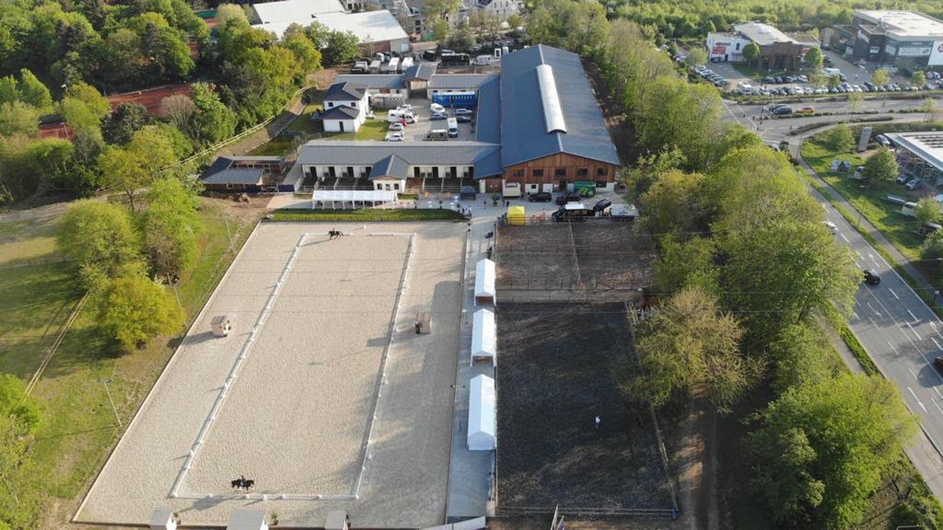 2019 hat Lukas Blatzheim das Pferdesportzentrum Haus Rott gegründet. Jetzt haben neue Betreiber die Leitung übernommen.