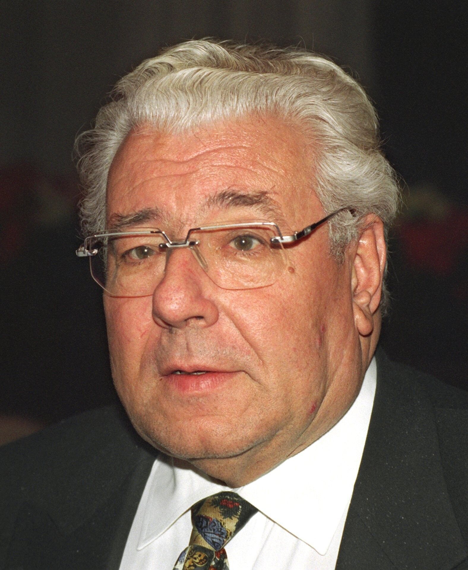 Das Bild vom 12.12.1997 zeigt den damaligen Oberbürgermeister der Stadt Köln, aufgenommen in Köln.