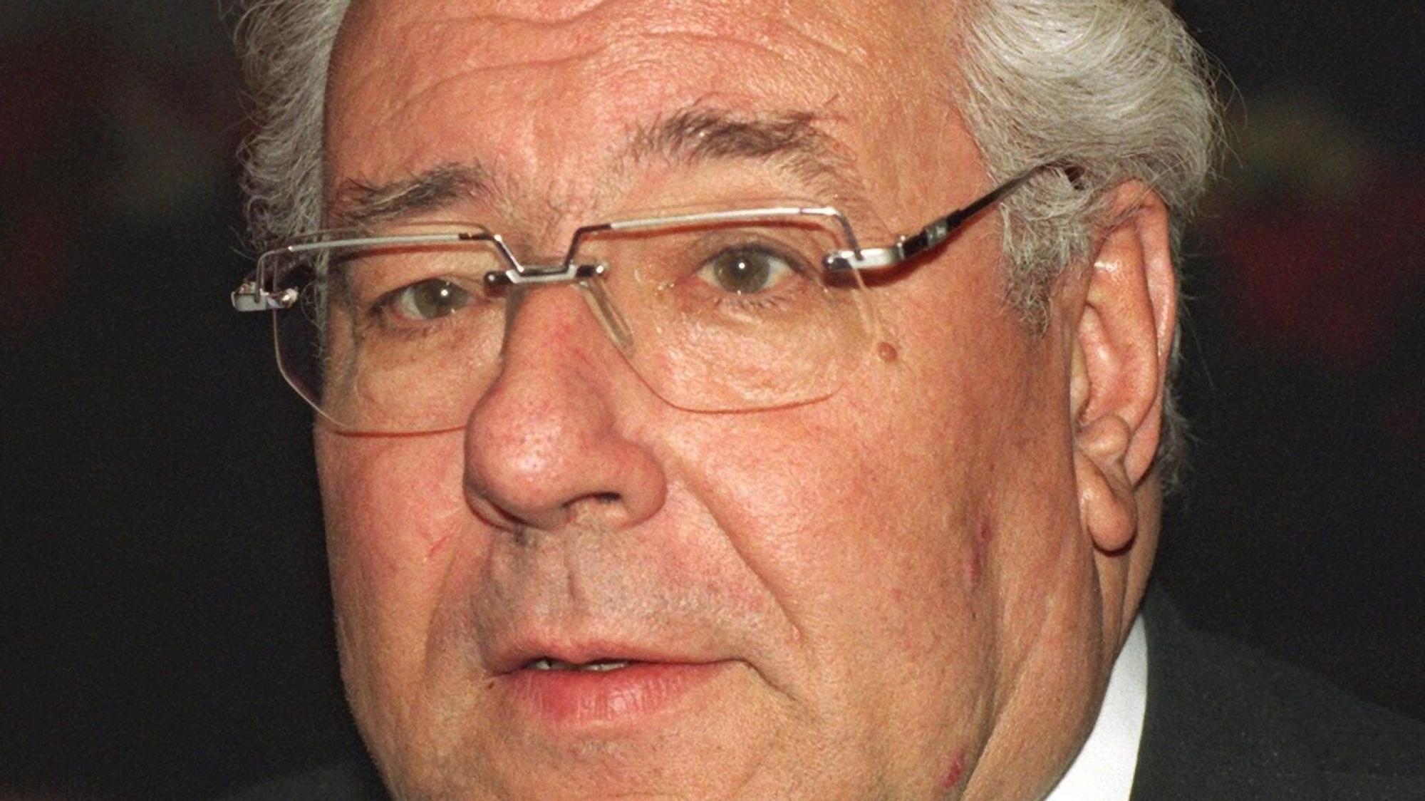 Das Bild vom 12.12.1997 zeigt den damaligen Oberbürgermeister der Stadt Köln, aufgenommen in Köln.