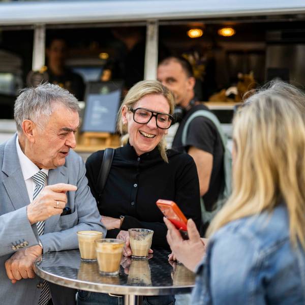 Coffee with a Cop in Euskirchen. Zu Gast war auch Innenminister Herbert Reul.