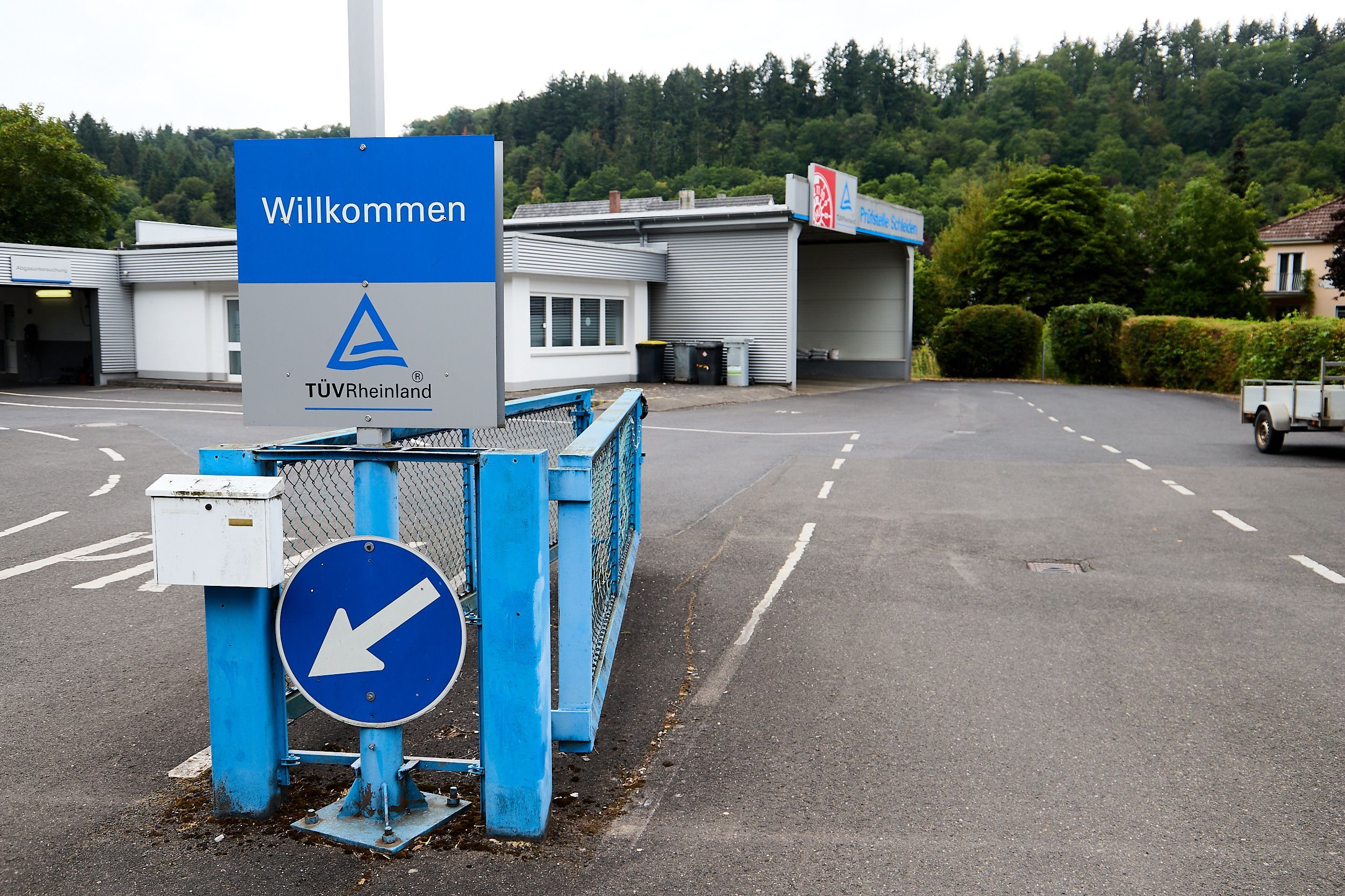 Aufgeflogen-K-lner-trat-in-Schleiden-mit-Kamera-und-Sohn-zur-F-hrerscheinpr-fung-an