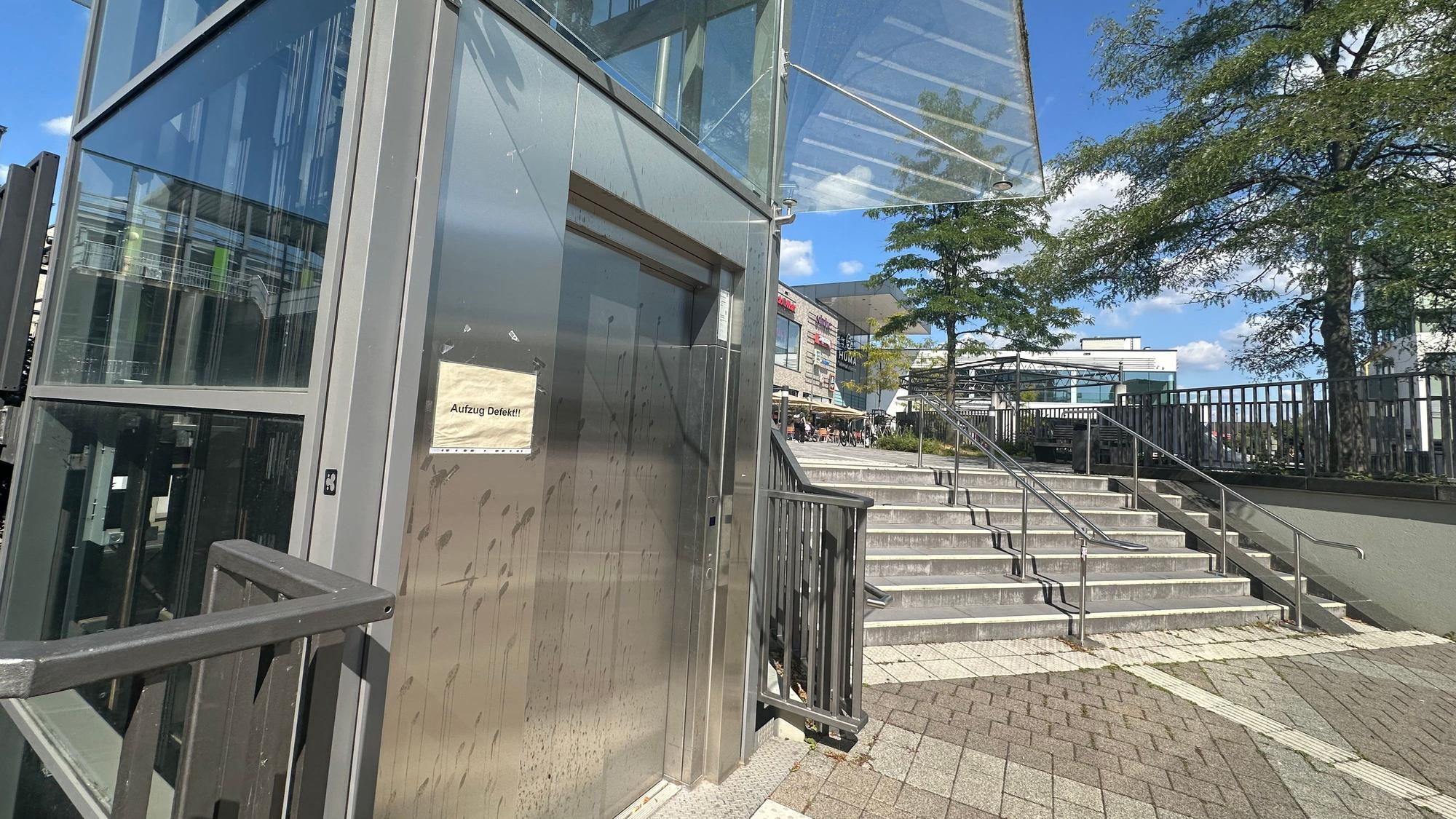 Der Aufzug am Karl-Gatzweiler-Platz ist schon wieder defekt.