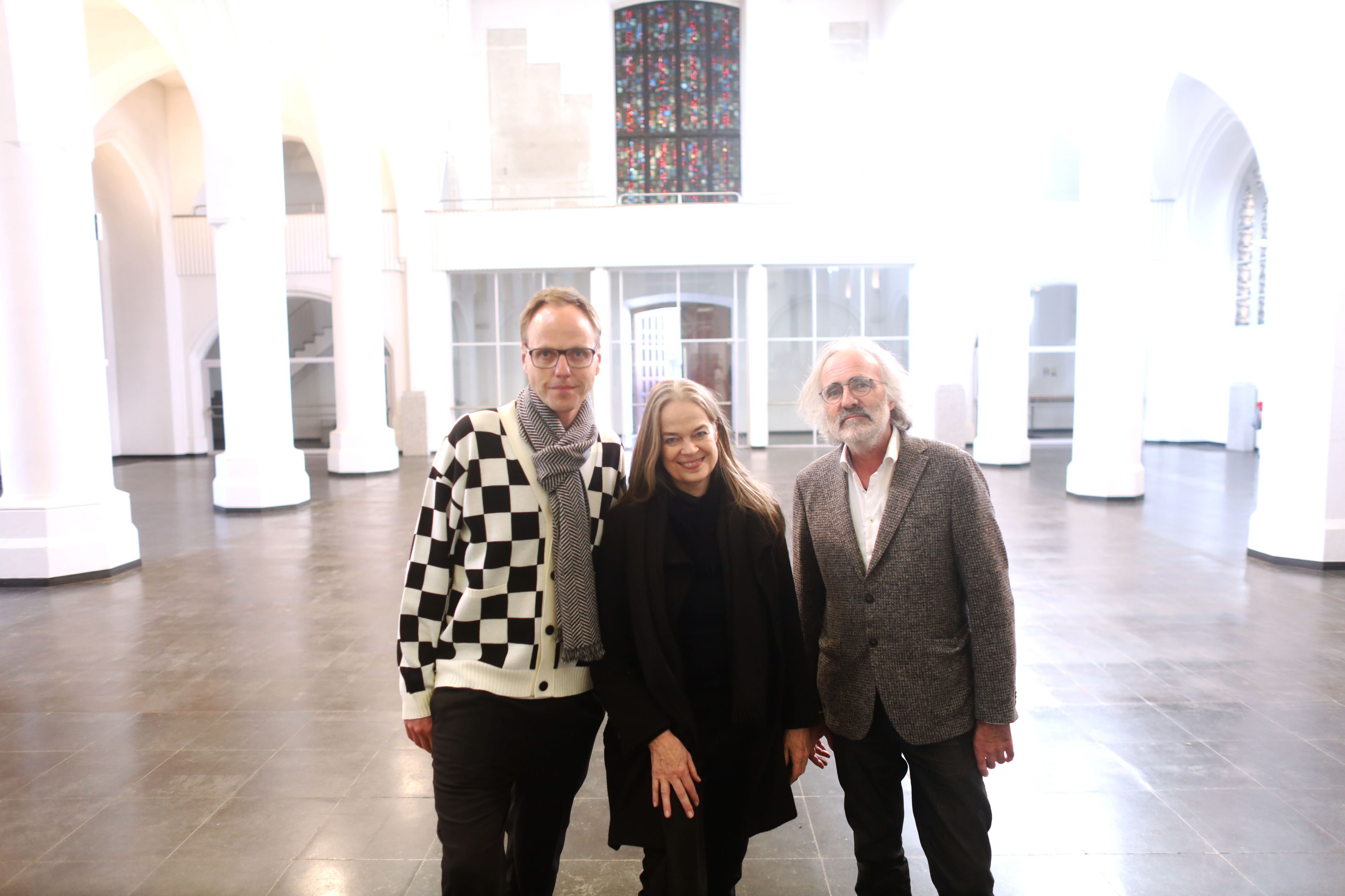 Neue Heimat: Michael Meichssner, Geschäftsführer vom „Theater Der Keller“, Barbara und Walter Thies (Architekten/v.l.) erklären die Pläne des Umzugs.