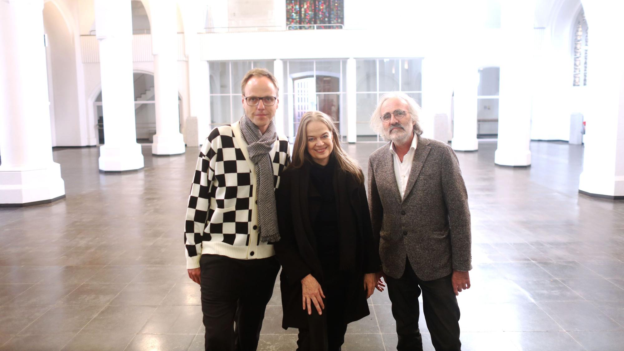 Neue Heimat: Michael Meichssner, Geschäftsführer vom „Theater Der Keller“, Barbara und Walter Thies (Architekten/v.l.) erklären die Pläne des Umzugs.