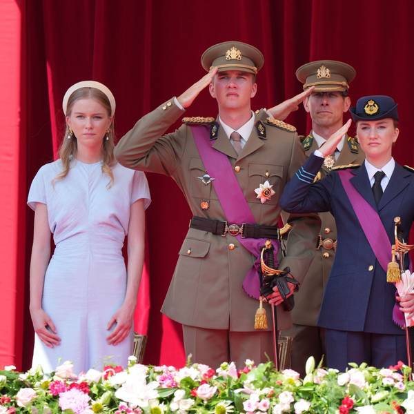 Die belgische Prinzessin Eleonore (l-r), Prinz Gabriel, Prinzessin Elisabeth und Prinz Emmanuel während der offiziellen Militärparade am belgischen Nationalfeiertag.