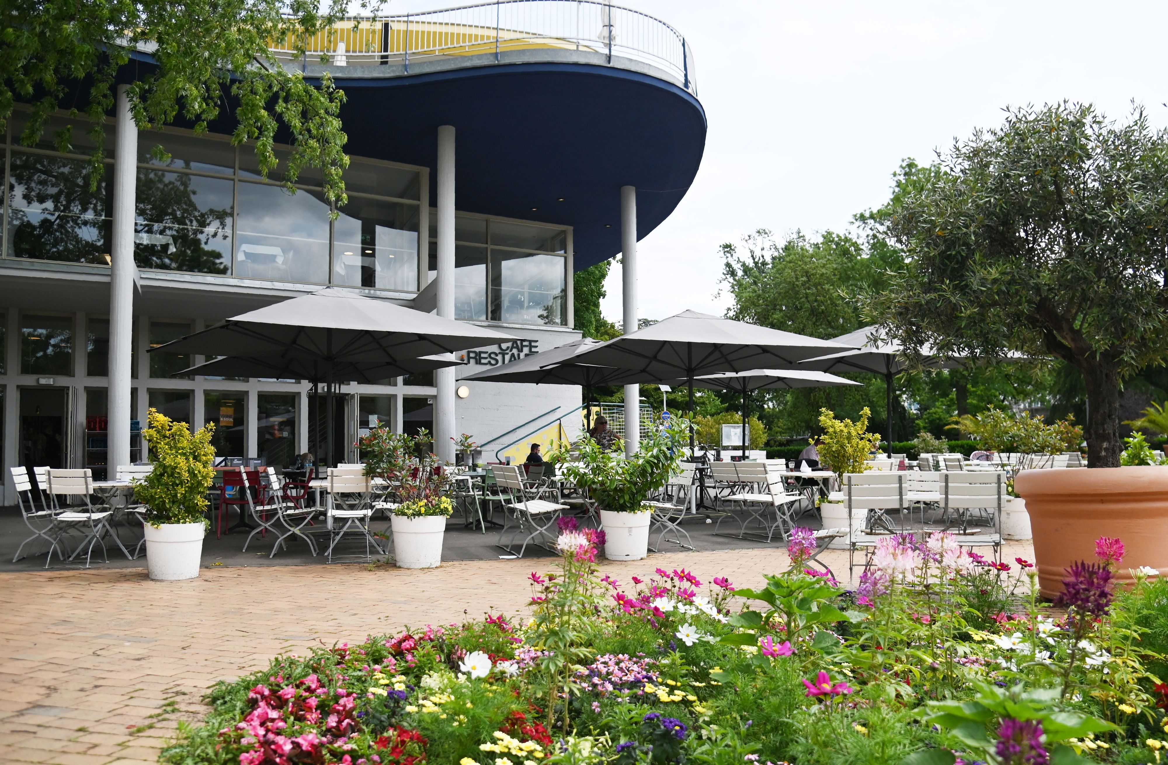 Das Café im Rheinpark.