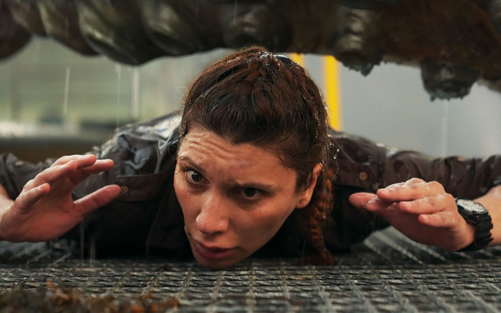 Die Biologin Johanne (Sara Kohrami) stellt in „Kraken - Erwachen der Tiefe“ bald fest, dass sie hier kein normaler Forschungsauftrag erwartet. (Bild: Splendid FIlm)