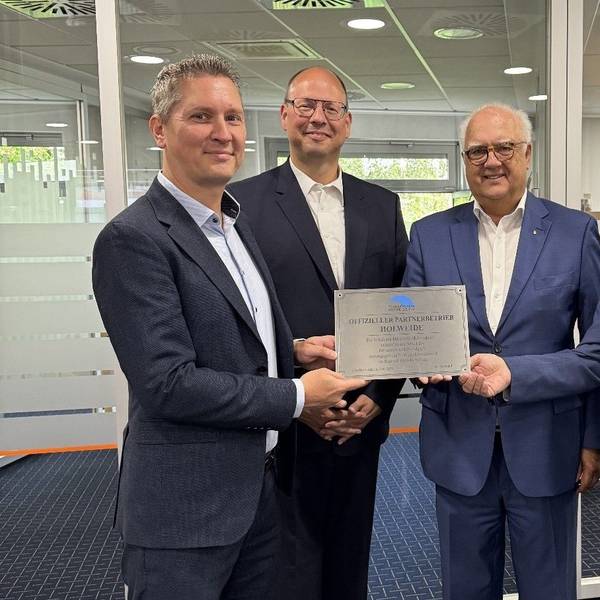 Der Förderverein Holweide verlieh erstmals die Plakette „Offizieller Partnerbetrieb des Förderverein Holweide e. V.“.