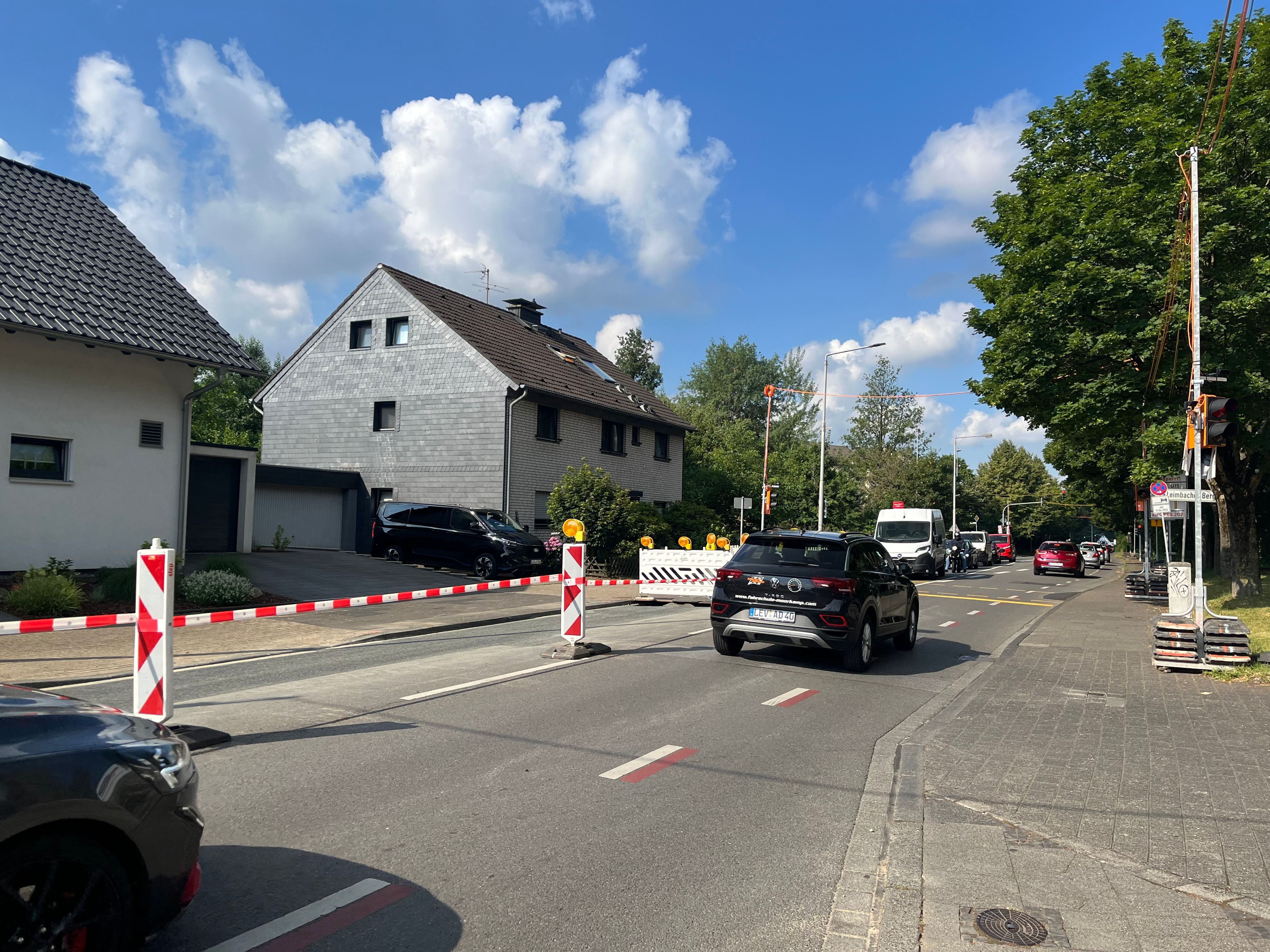 Baustellen, wie hier an der Berliner Straße, nerven die Leverkusener.