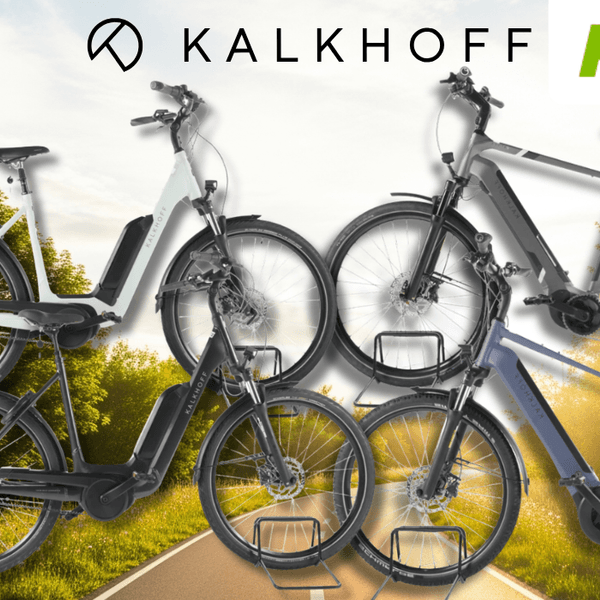 4 unterschiedliche E-Bikes von Kalkhoff vor einem Fahrradweg.