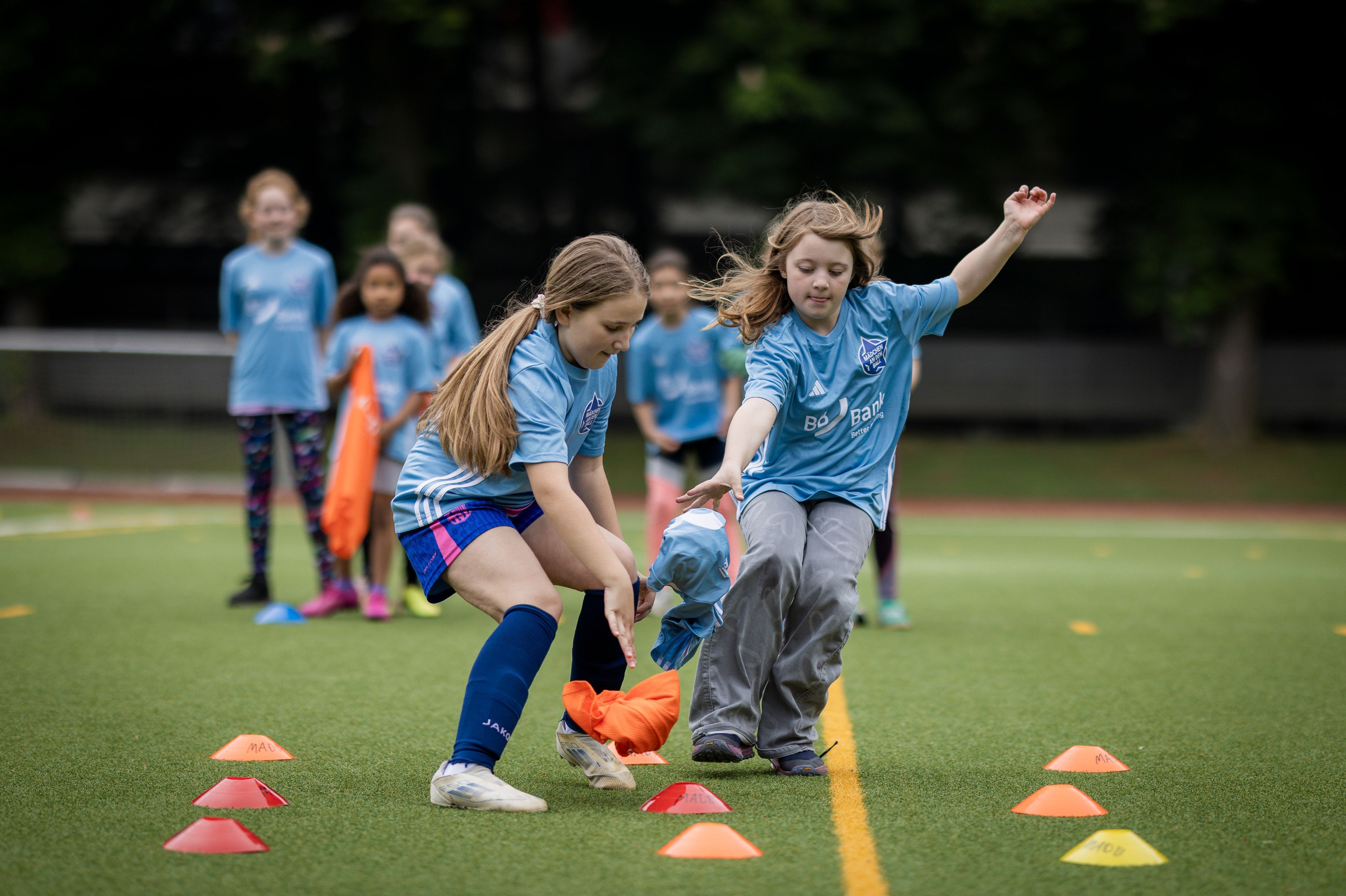 Ganz ohne Leistungsdruck und mit spielerischen Übungen soll „Mädchen an den Ball“ die Grundlagen des Fußballs vermitteln.