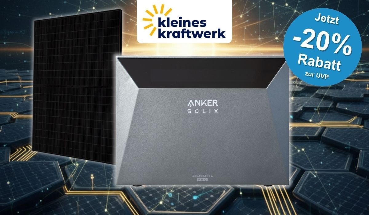 Anker SOLIX Solarbank 4 Pro Solarspeicher neben einem Solarmodul vor einem futuristischen Solarfeld, Logo von Kleines Kraftwerk, Hinweis auf 20 Prozent Rabatt zur UVP.