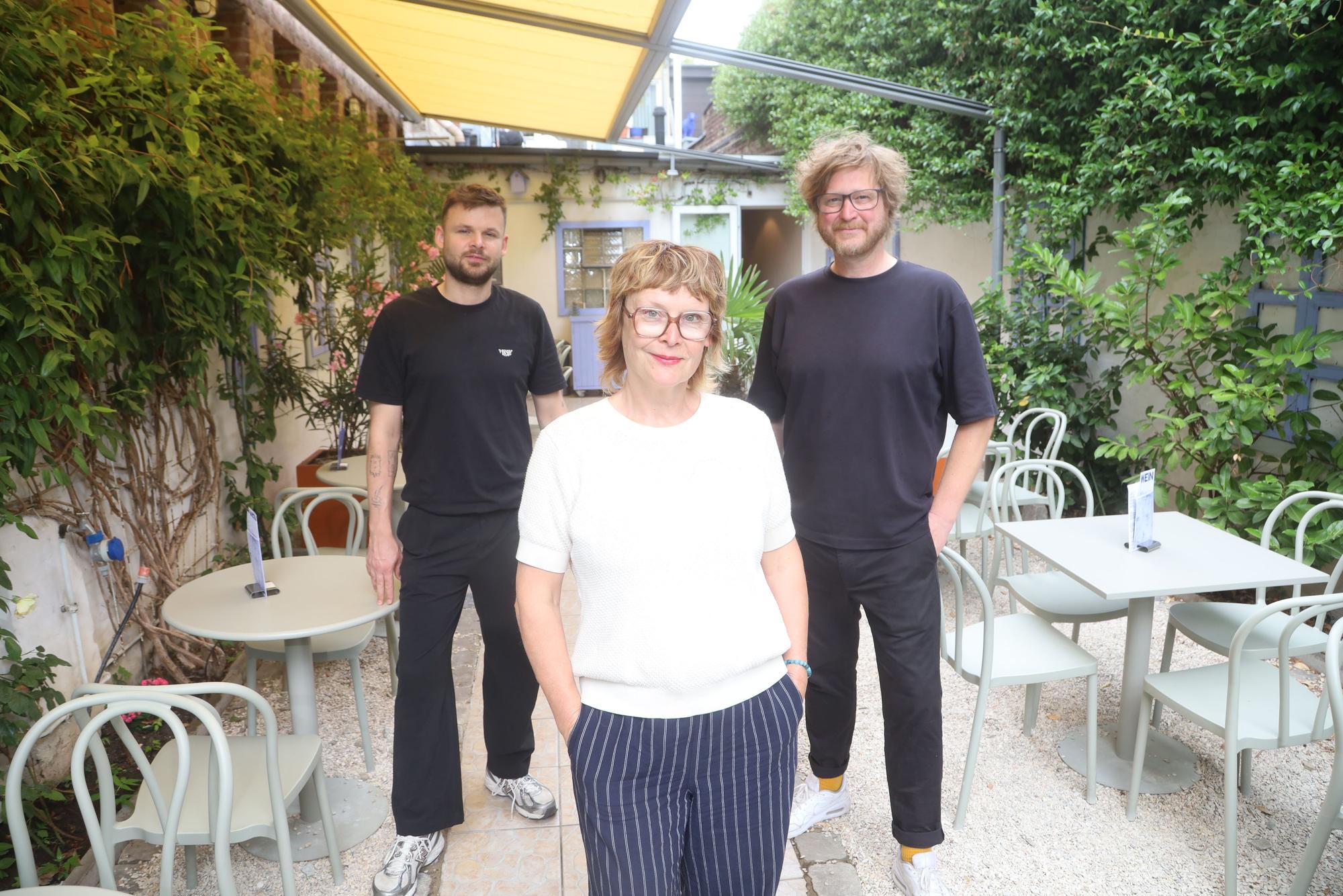 22.07.2026, Köln: Henry Bongard, Melanie und Marcell Birreck (v.l.) sind das Team: Das Restaurant Tavata in Ehrenfeld. Foto: Arton Krasniqi