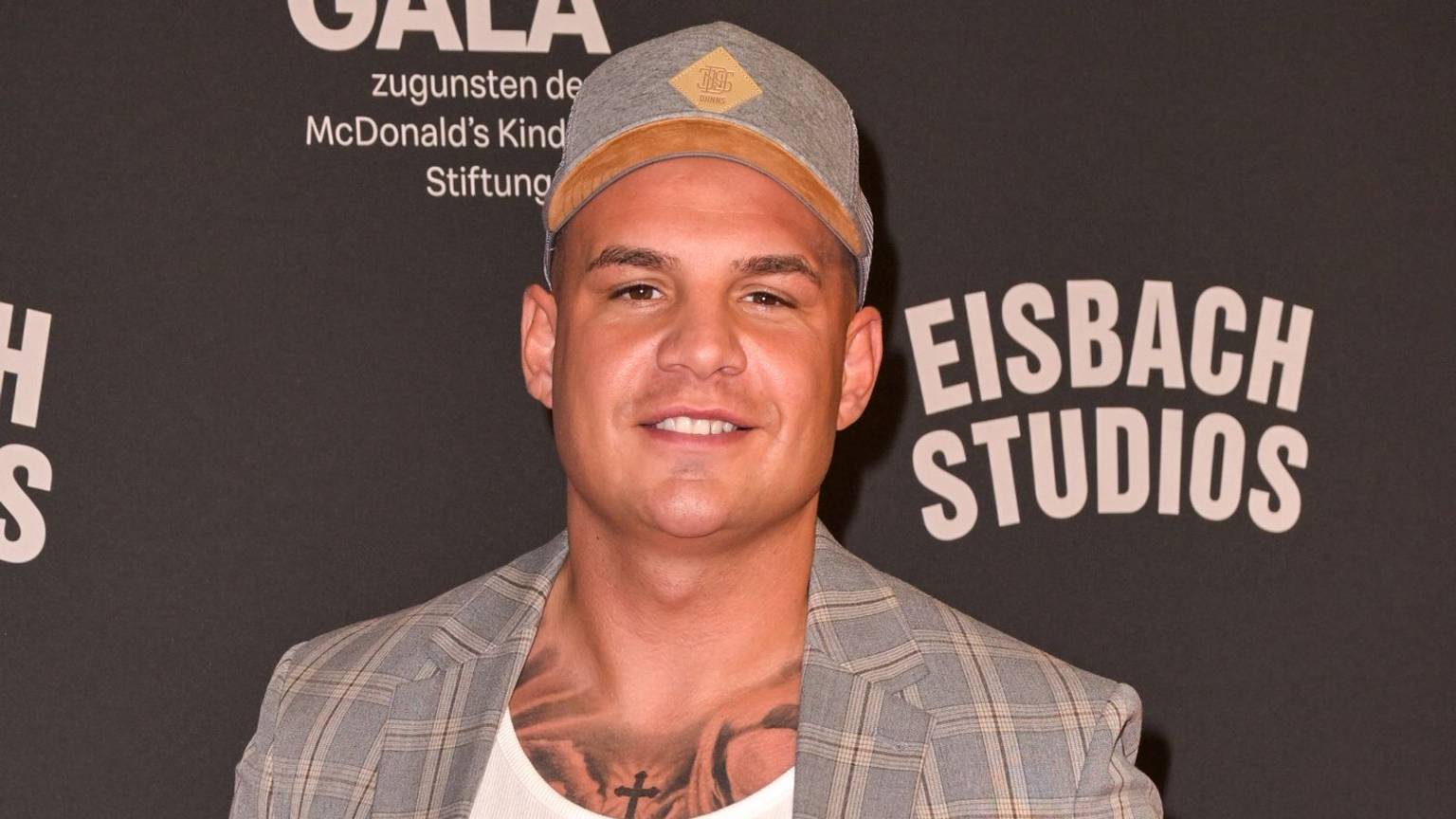Pietro Lombardi ist Onkel geworden und hat auf Instagram seinen Familienzuwachs willkommen geheißen. (Bild: 2023 Getty Images/Hannes Magerstaedt)