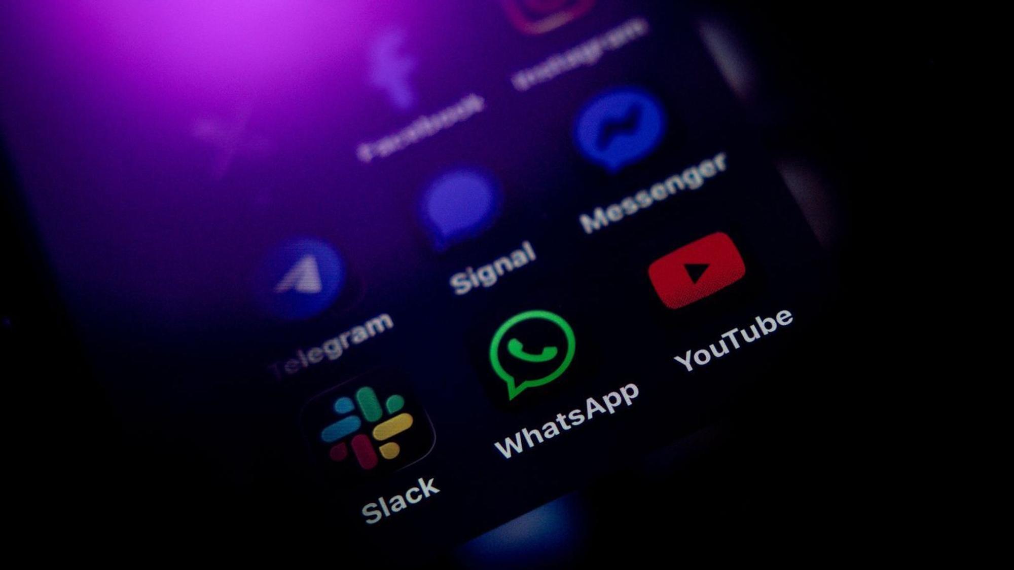 Eine weit verbreitete Browser-Erweiterung hat eine Sicherheitslücke beim Messenger WhatsApp zur Folge gehabt. (Bild: 2025 Getty Images/Chris McGrath)