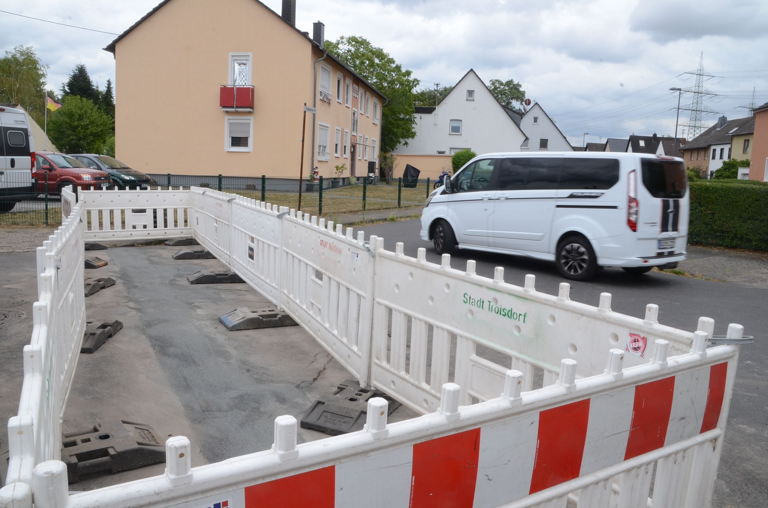 Bürgermeister Biber hat den Verkehrsversuch an der Kreuzung Im Zehntfeld Schopenhauerstrraße in Oberlar nach zwei Tagen gestoppt