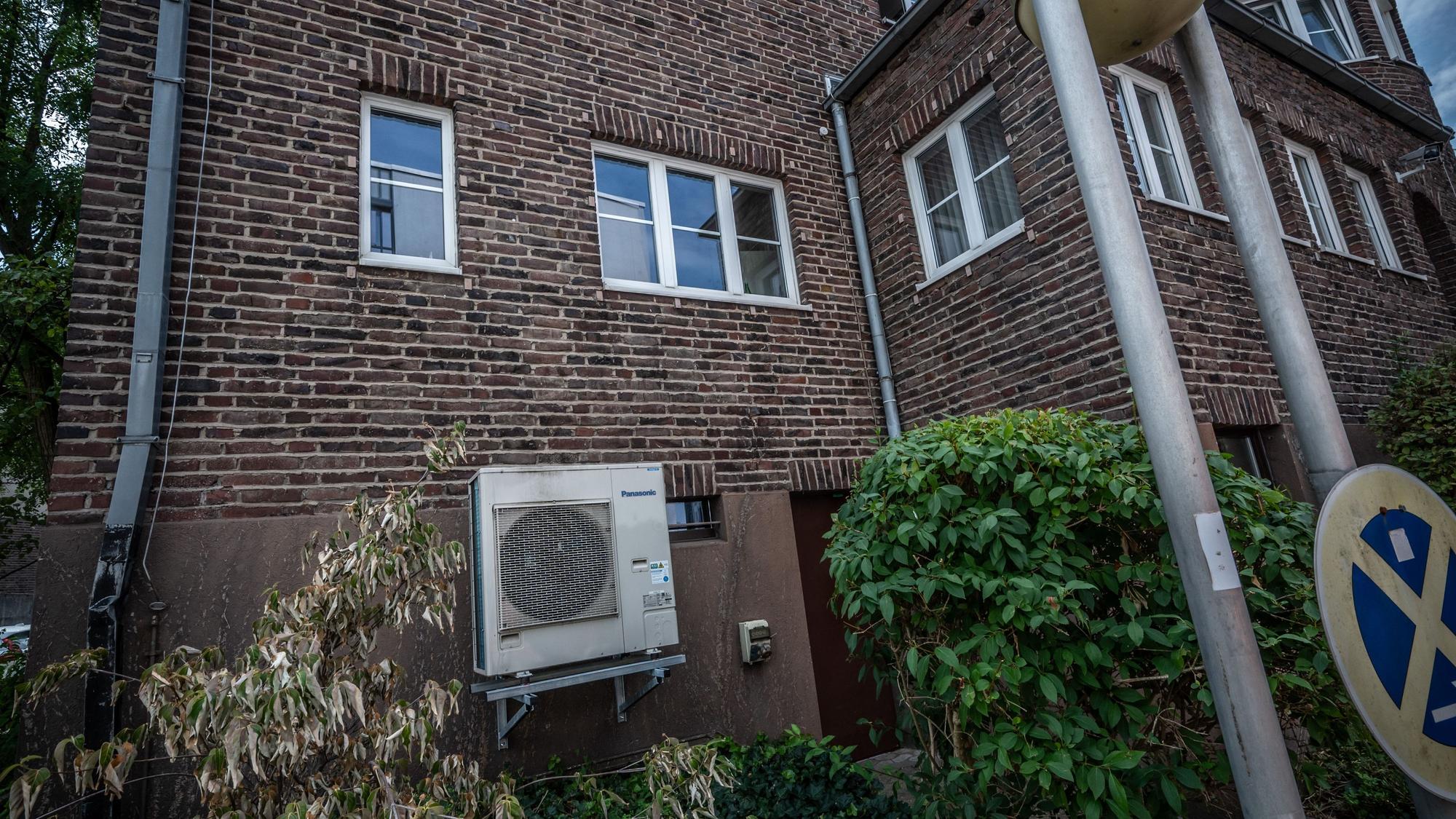 Klimaanlage am Verwaltungshaus des Alexianer Remigius Krankenhaus Opladen