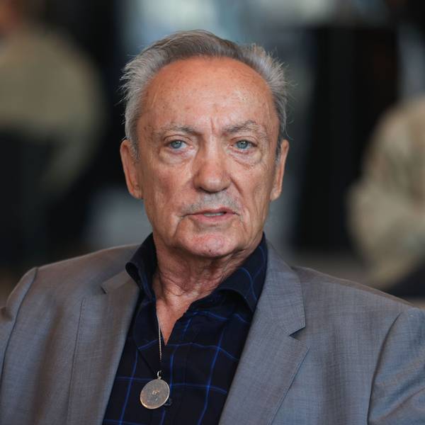 Der Schauspieler Udo Kier spricht bei einem Empfang der Stadt Köln.