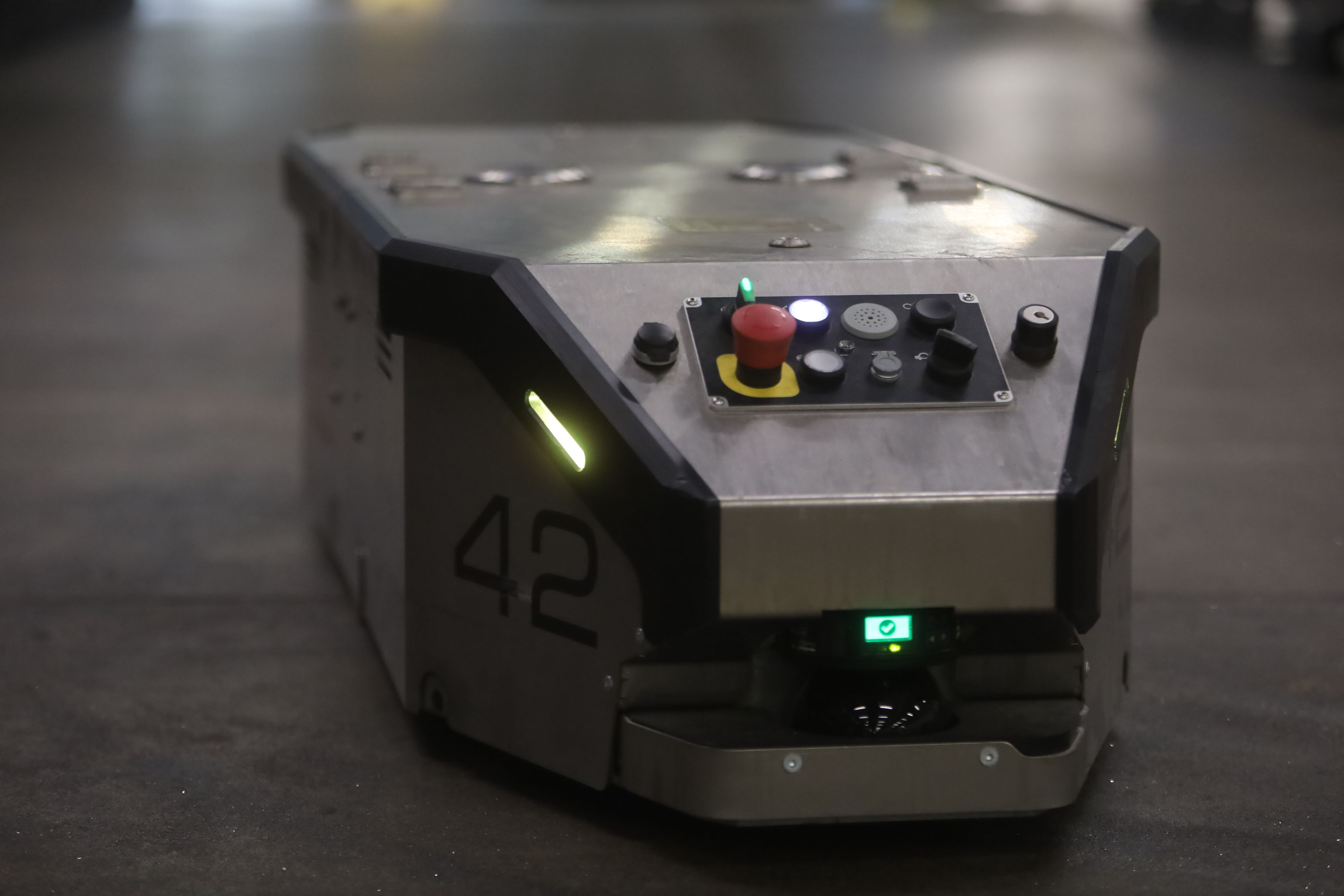 Rund 4000 Transporte am Tag werden mit den Robotern durchgeführt.