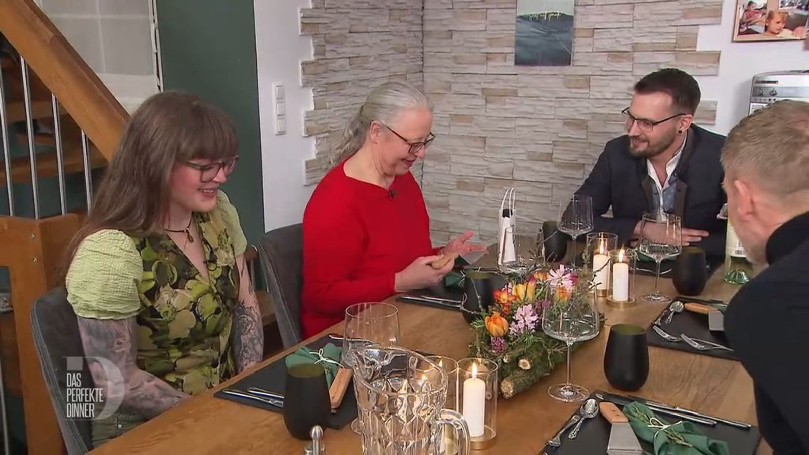 Mit den gravierten Fleischwendern macht Philipp seinen Gästen eine riesen Freude.
 (Bild: RTL)