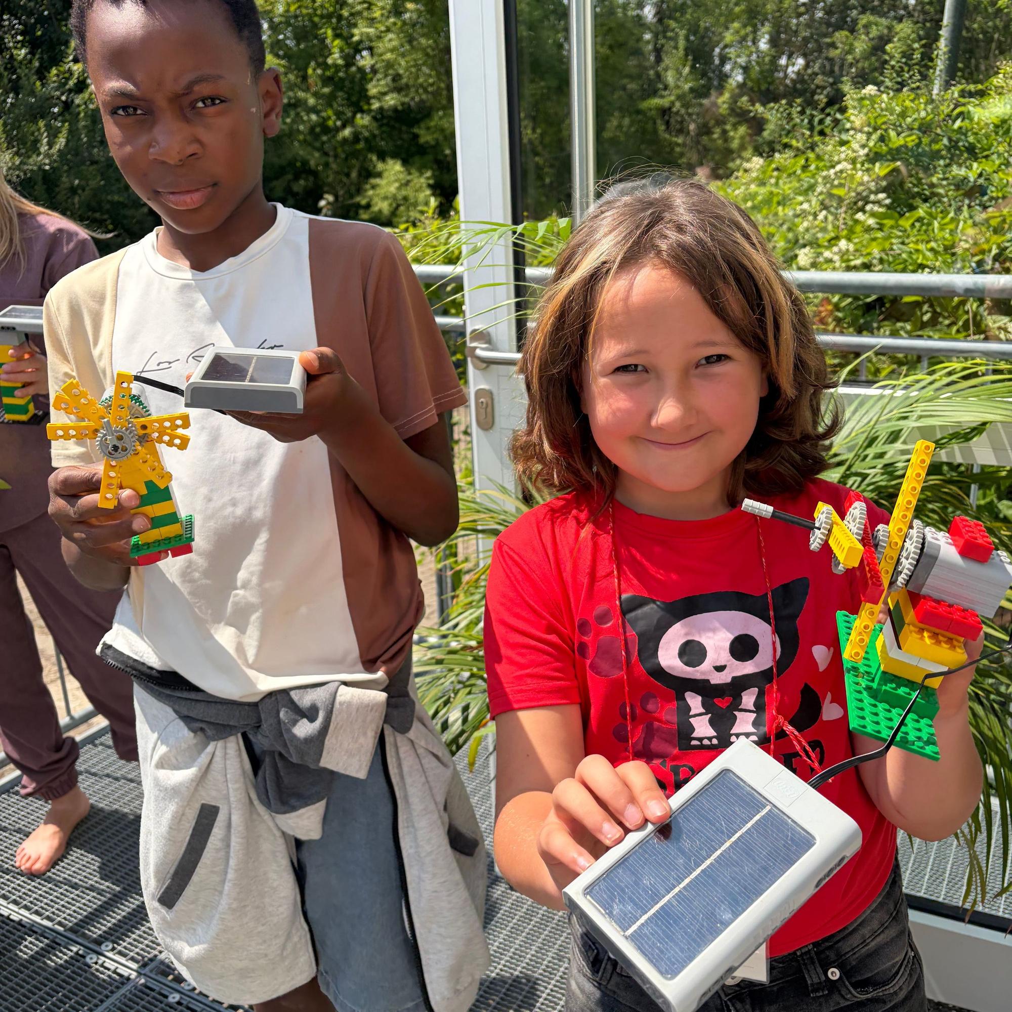 Solarbetriebene Lego-Bauten.