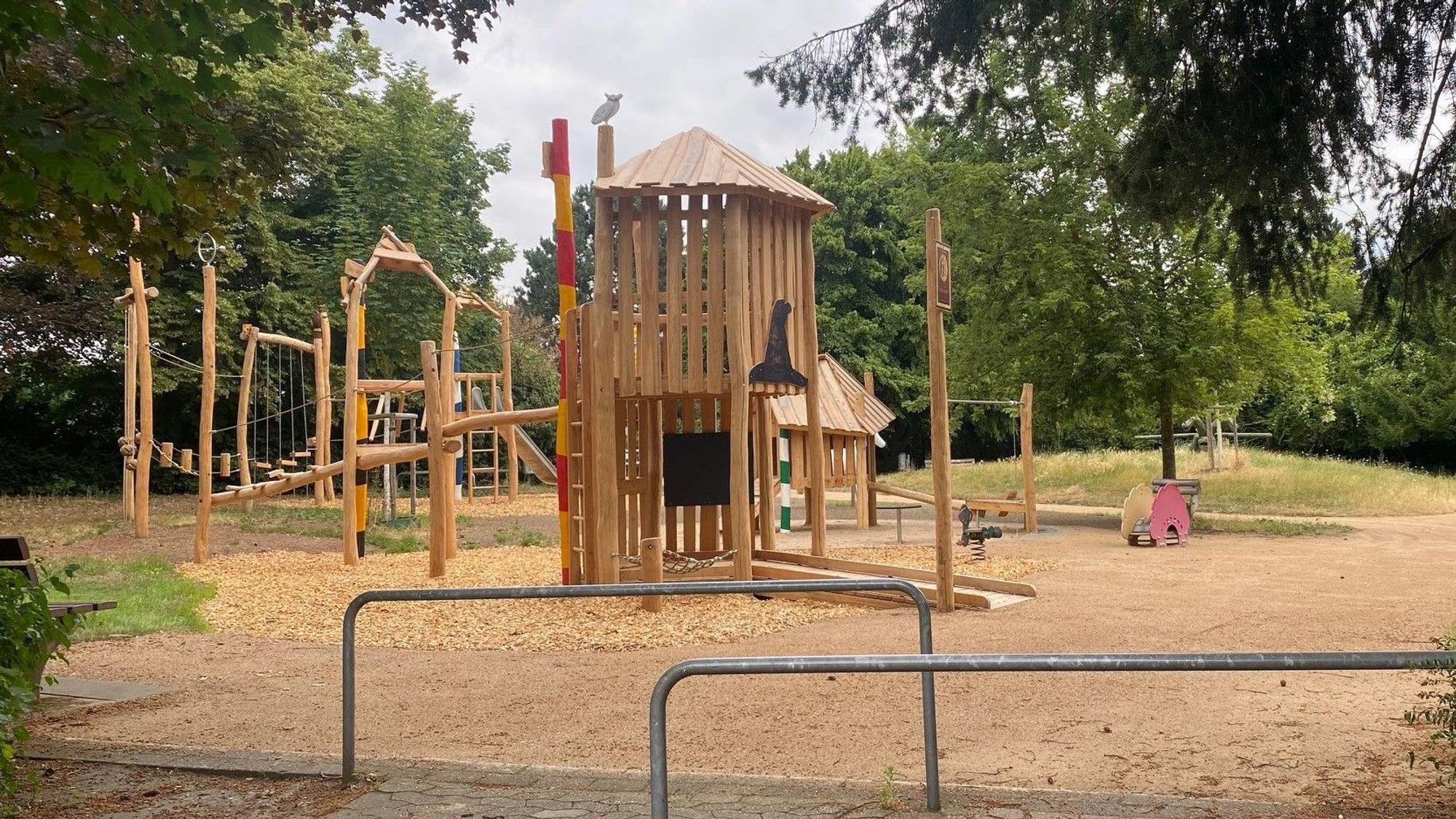 Zu sehen ist ein Spielplatz.