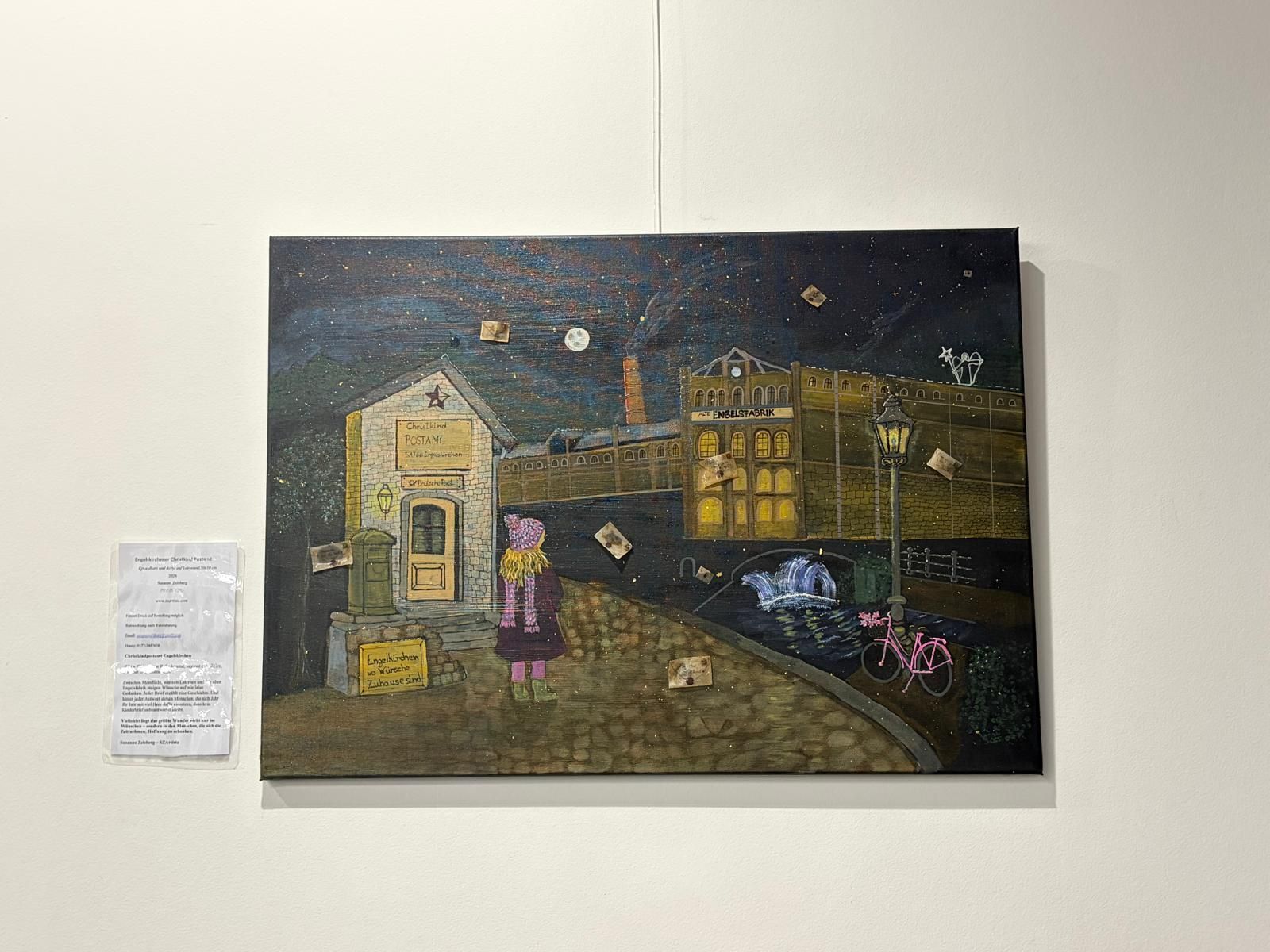 Das Werk „Christkindpostamt Engelskirchen“ von Susanne Zeisberg verbindet Epoxidharz und Acryl mit einer Geschichte über Wünsche und den Zauber der Weihnachtszeit.