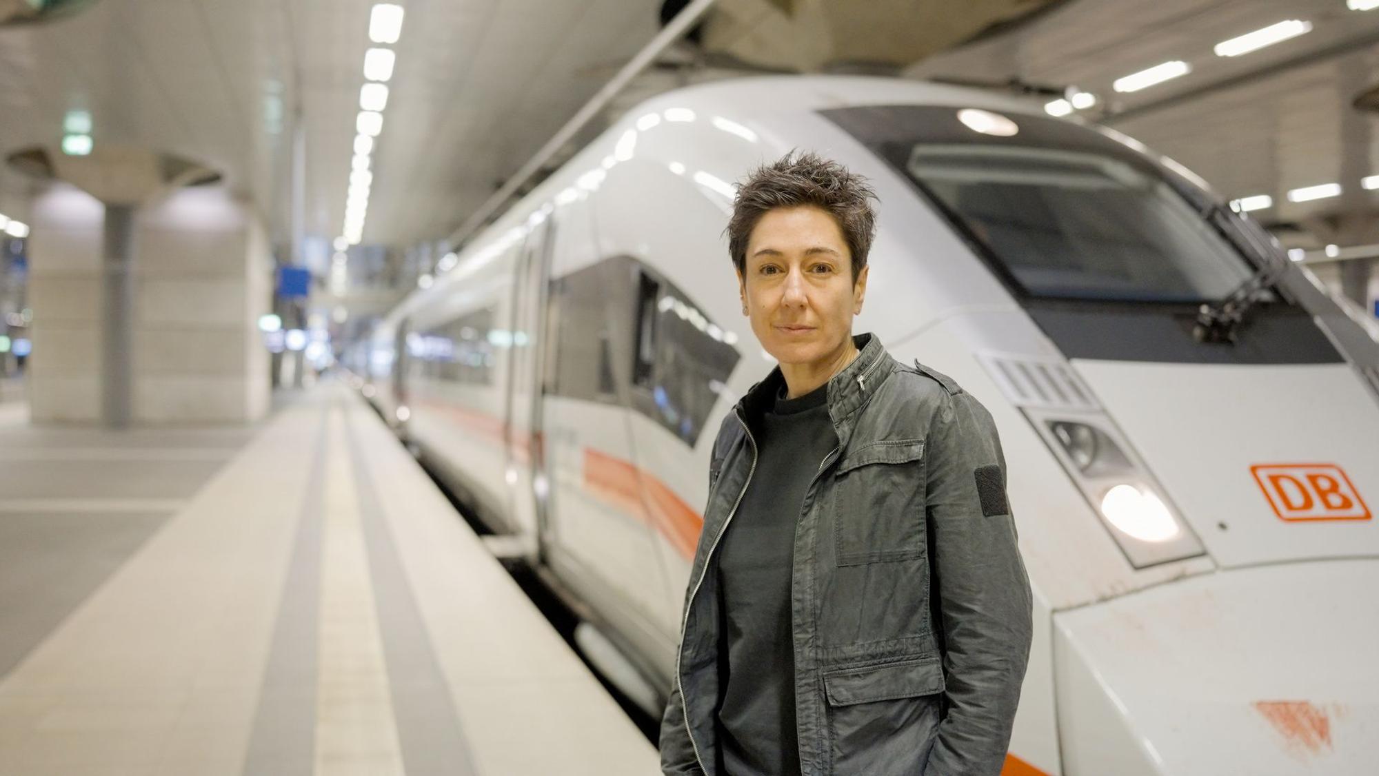 Für eine "Am Puls"-Folge ging Dunja Hayali den Problemen bei der Bahn auf den Grund.