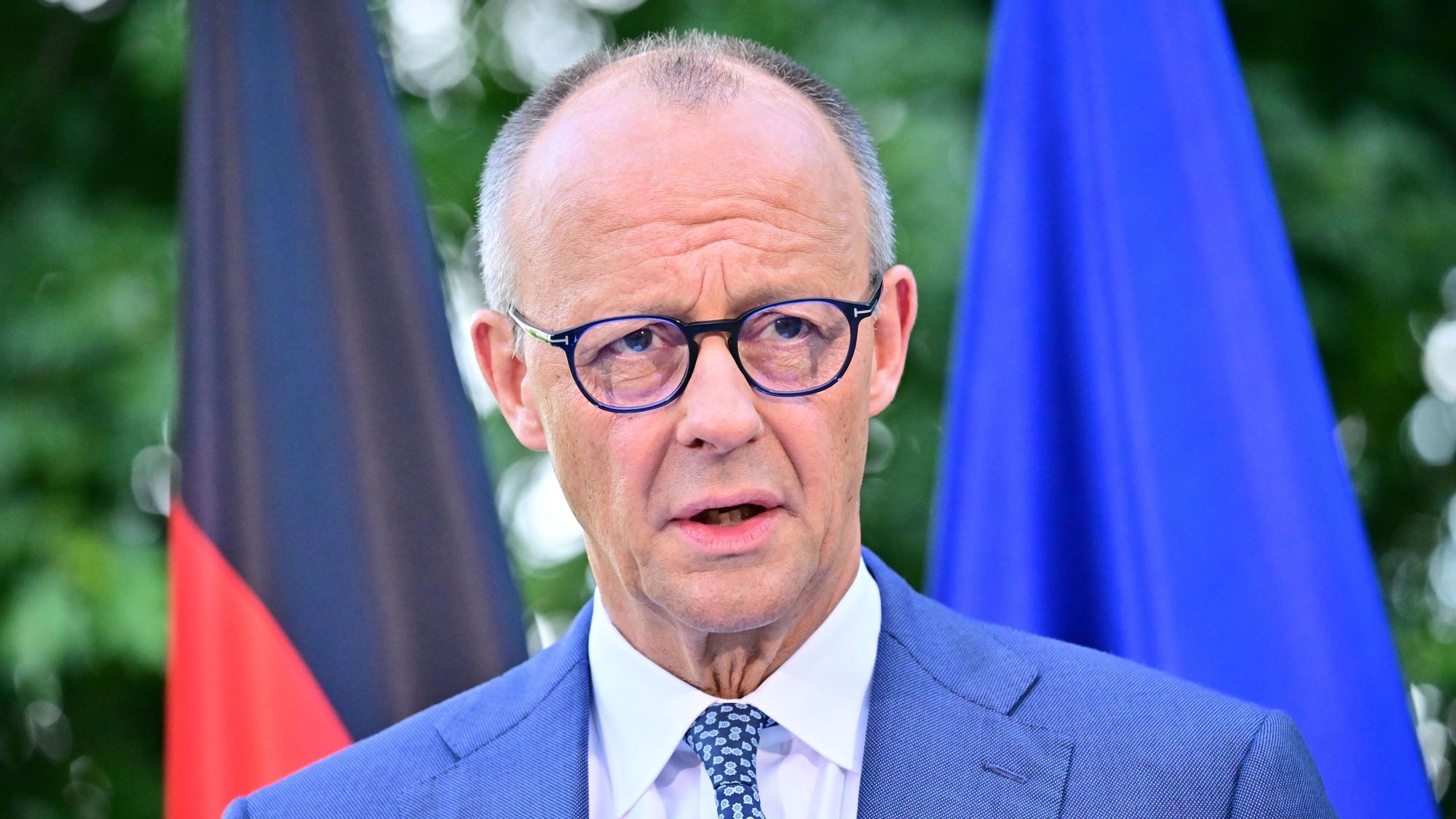 Bundeskanzler Friedrich Merz (CDU) gibt eine Pressekonferenz im Kanzleramt in Berlin zu personellen Veränderungen in Regierung und CDU.
