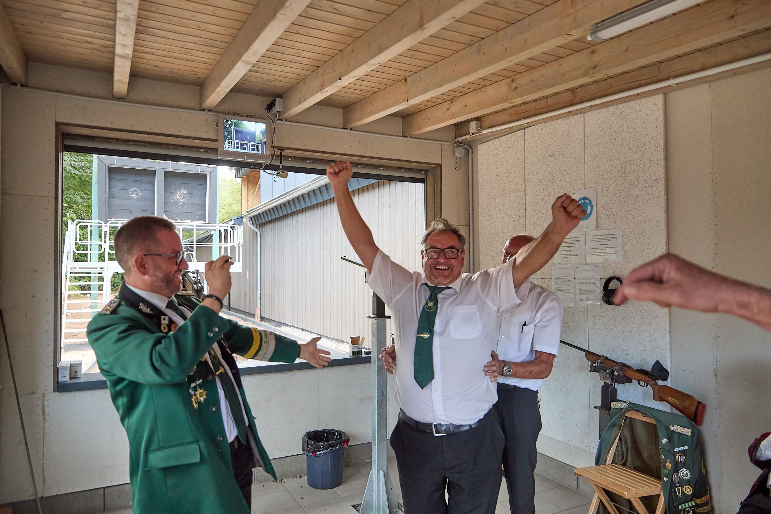 Spannender-Wettkampf-Raoul-Schmitz-ist-neuer-Sch-tzenk-nig-in-Gem-nd