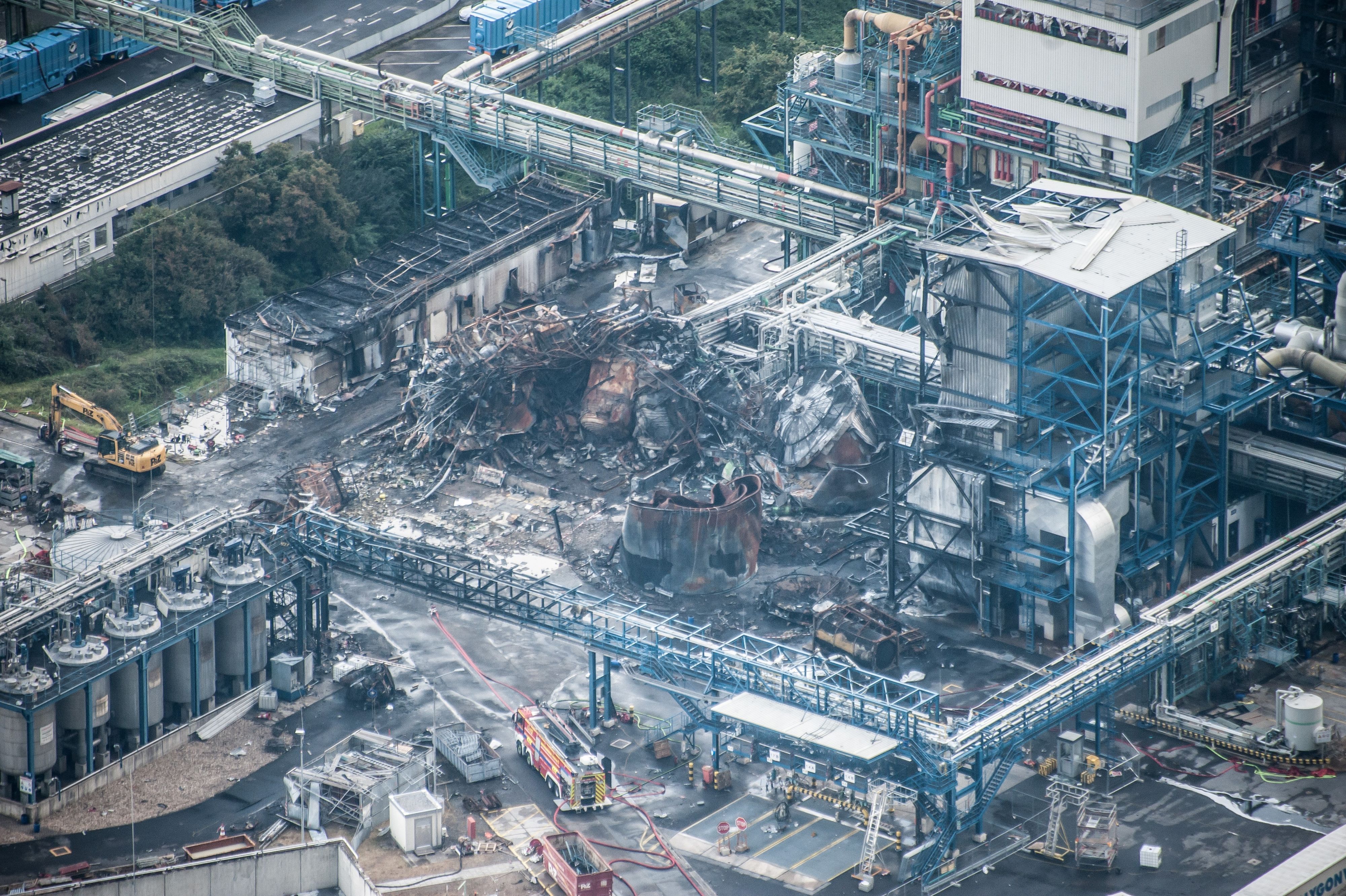 Luftbild des explodierten Tanklagers neben der Sondermüllverbrennungsanlage im Entsorgungszentrum Leverkusen. Foto: Ralf Krieger