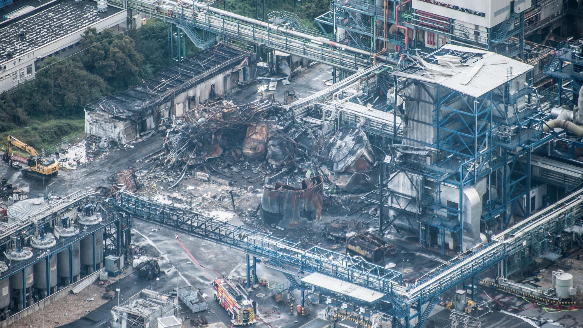 Luftbild des explodierten Tanklagers neben der Sondermüllverbrennungsanlage im Entsorgungszentrum Leverkusen. Foto: Ralf Krieger