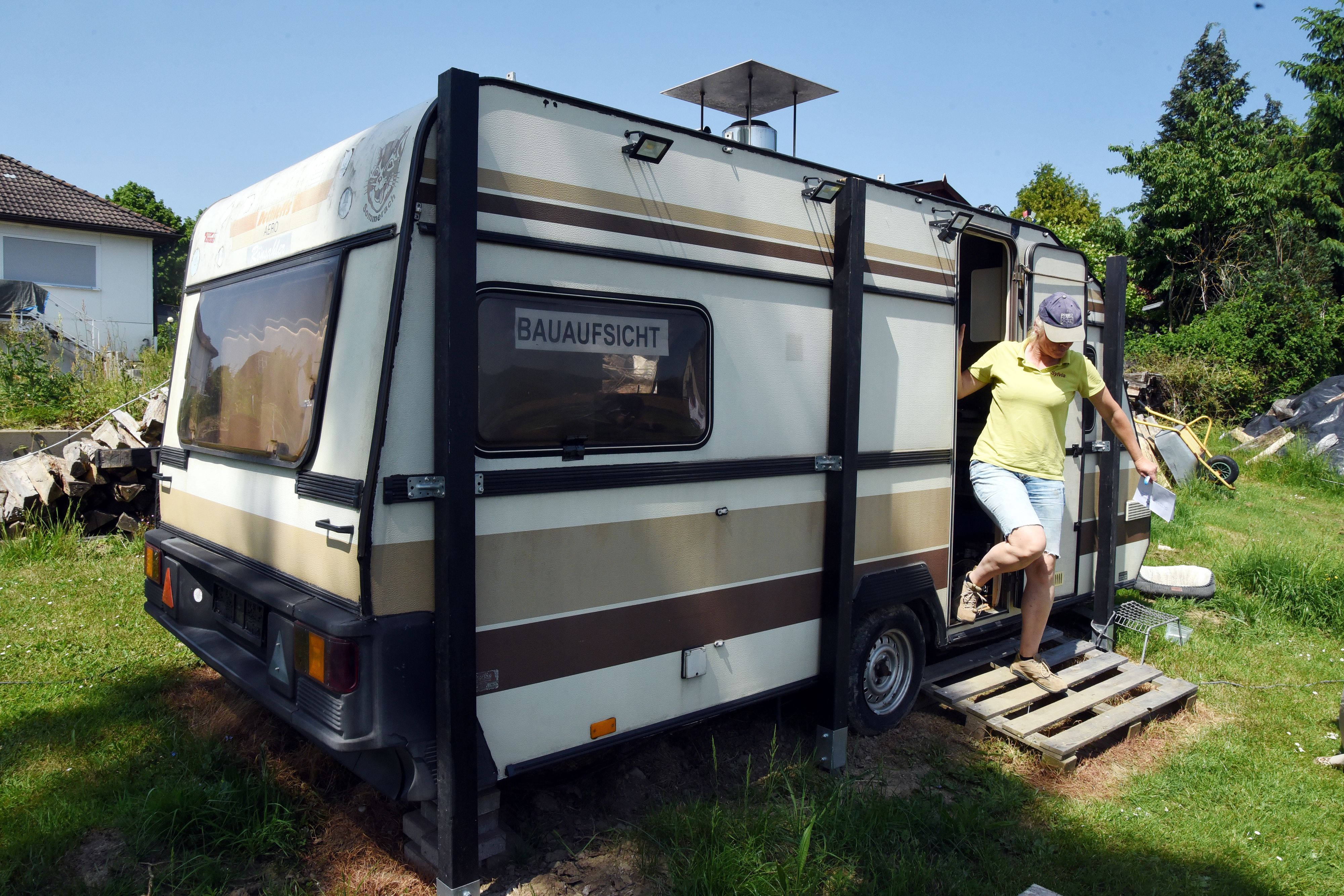 Der Bauwagen in dem der audio Podcast aufgenommen wird.