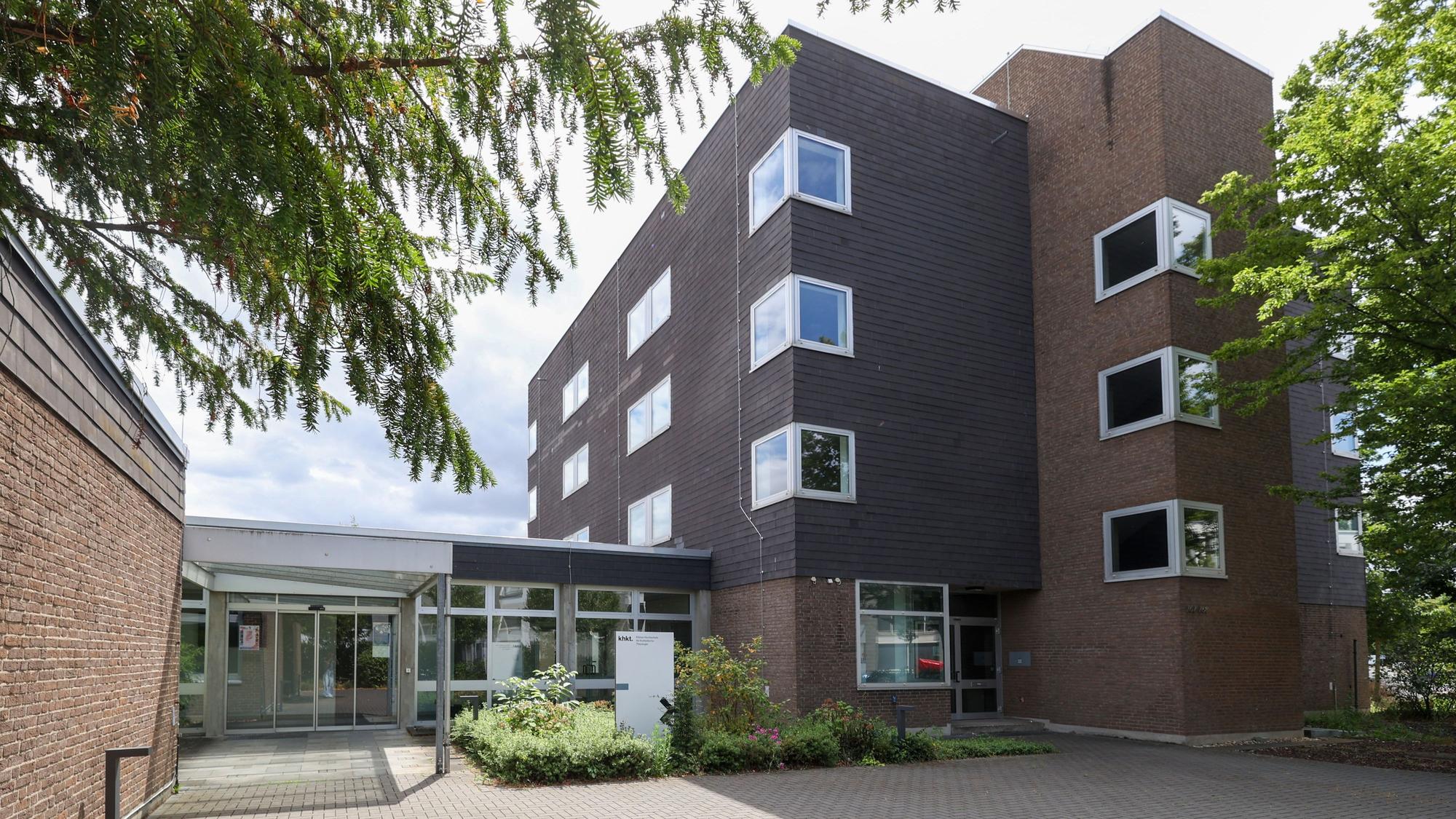 19.07.2026: Köln: Die Kölner Hochschule für Katholische Theologie (KHKT) an der Gleueler Straße 262-268. Foto: Martina Goyert