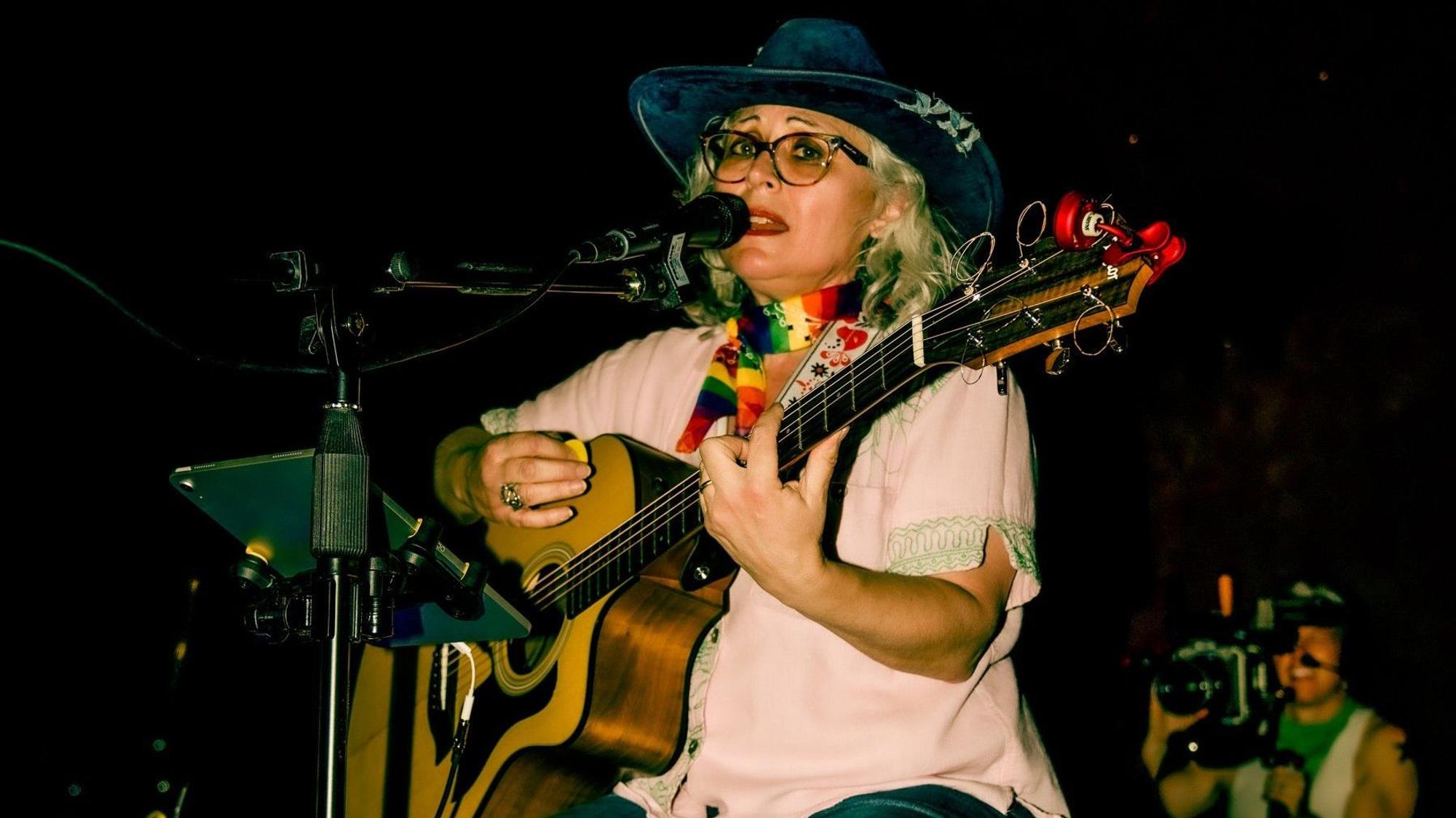 Rita De Los Angeles beim Konzert bei „Dancing In The Valley“.