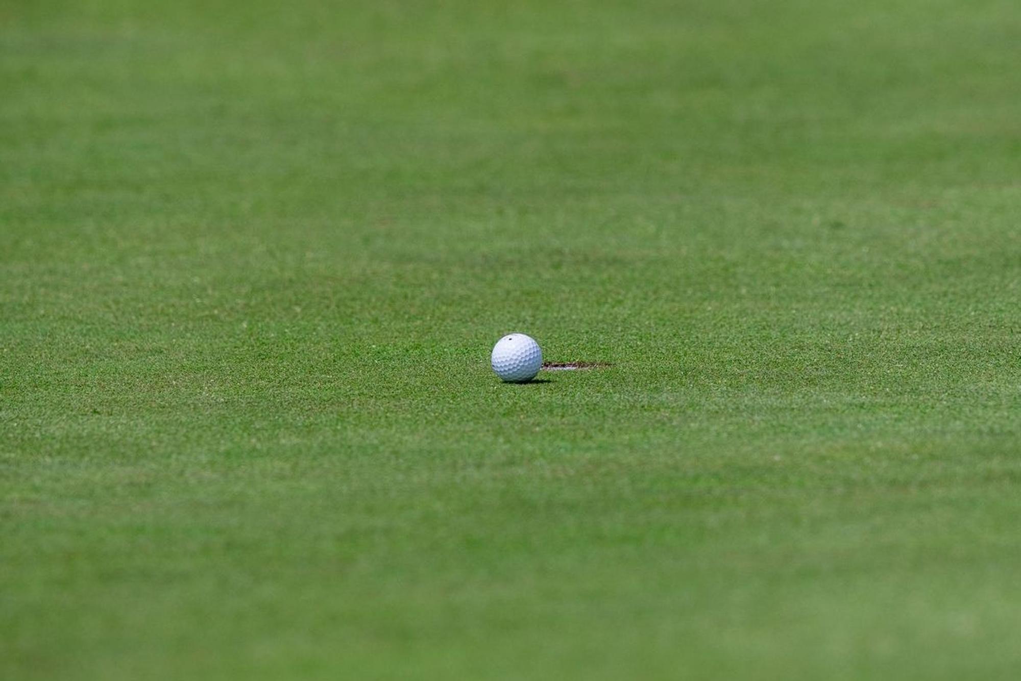 73-Jährige stirbt auf Golfplatz