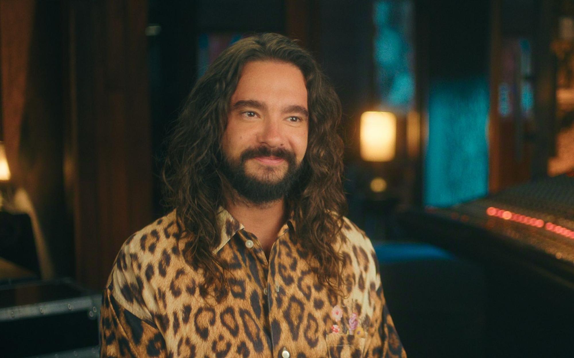 In der Netflix-Serie „Kaulitz & Kaulitz“ kritisiert Tom Kaulitz (Bild) den Flirt seines Bruders Bill mit Jannik Kontalis. Letzterer setzt sich nun zur Wehr. (Bild: Netflix)