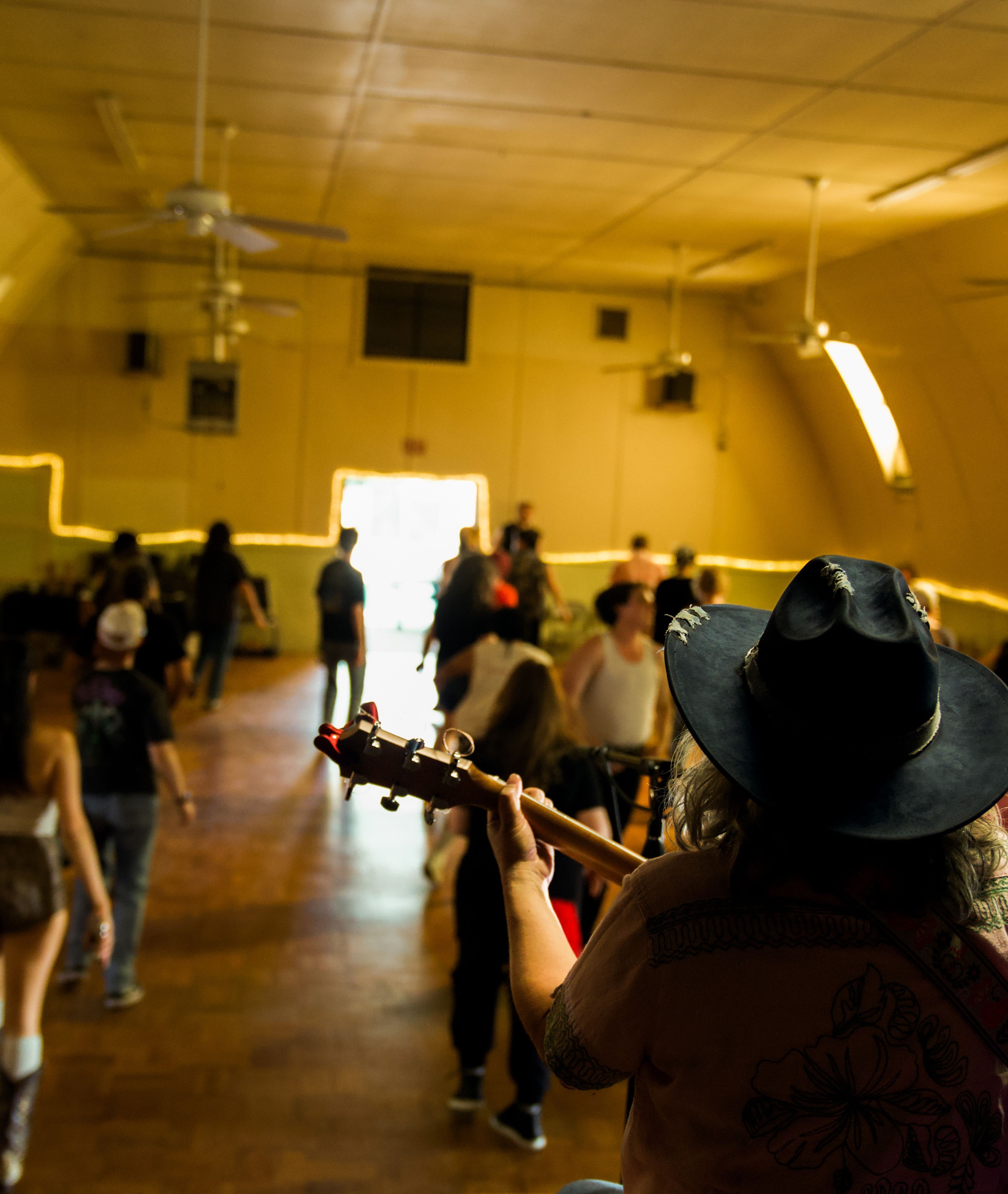 Dreharbeiten zur Doku über Rita De Los Angeles: Line Dancer im Einsatz.