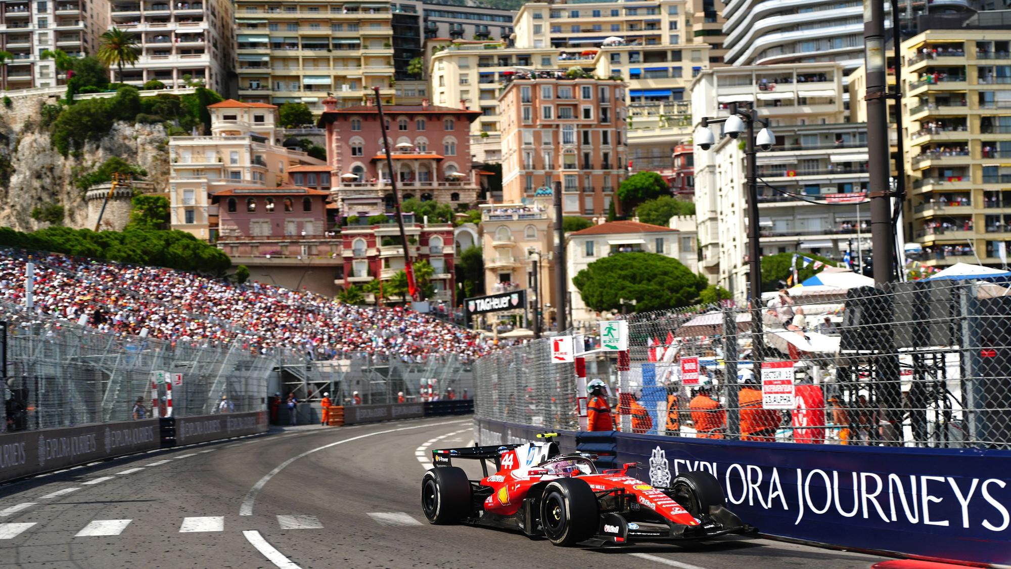 Formel-1-Weltmeisterschaft: Lewis Hamilton von Ferrari im Rennen auf dem Circuit de Monaco in Monte Carlo.