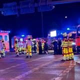 Einsatzkräfte und Blaulicht in Berlin.