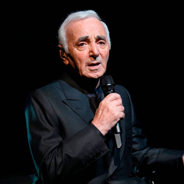 Charles Aznavour auf der Bühne.