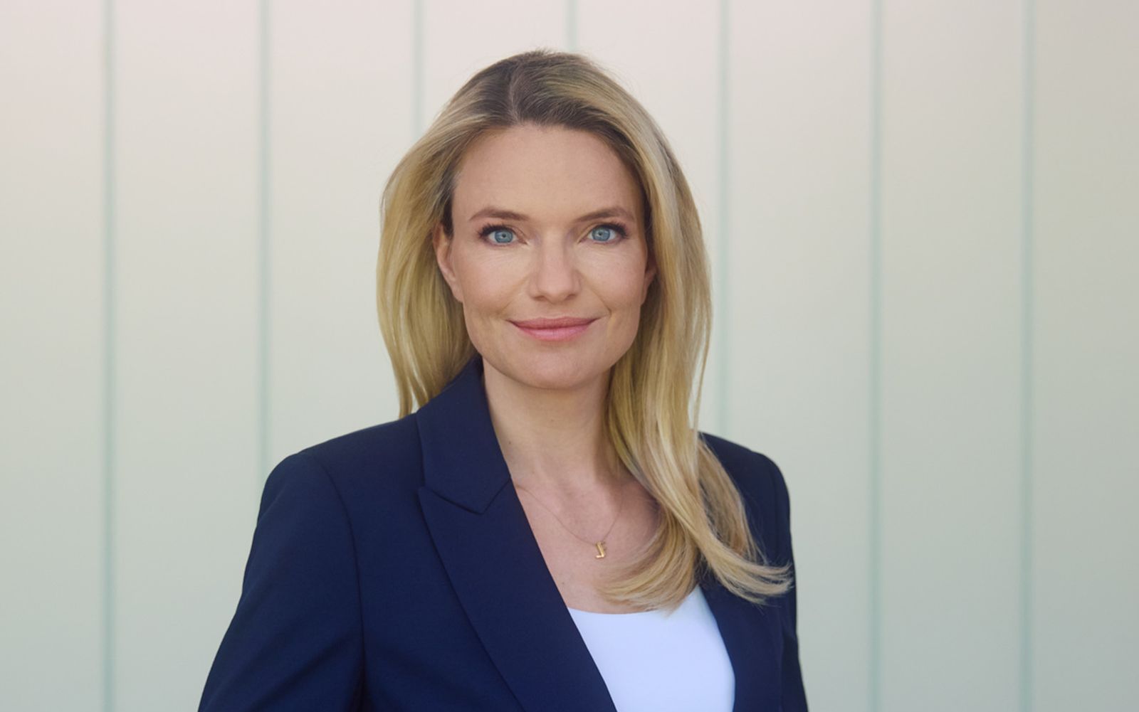 Sarah Tacke möchte mit einer neuen Talkshow im ZDF nach Lösungen für große Probleme suchen. (Bild: ZDF / Bo Lelewel)