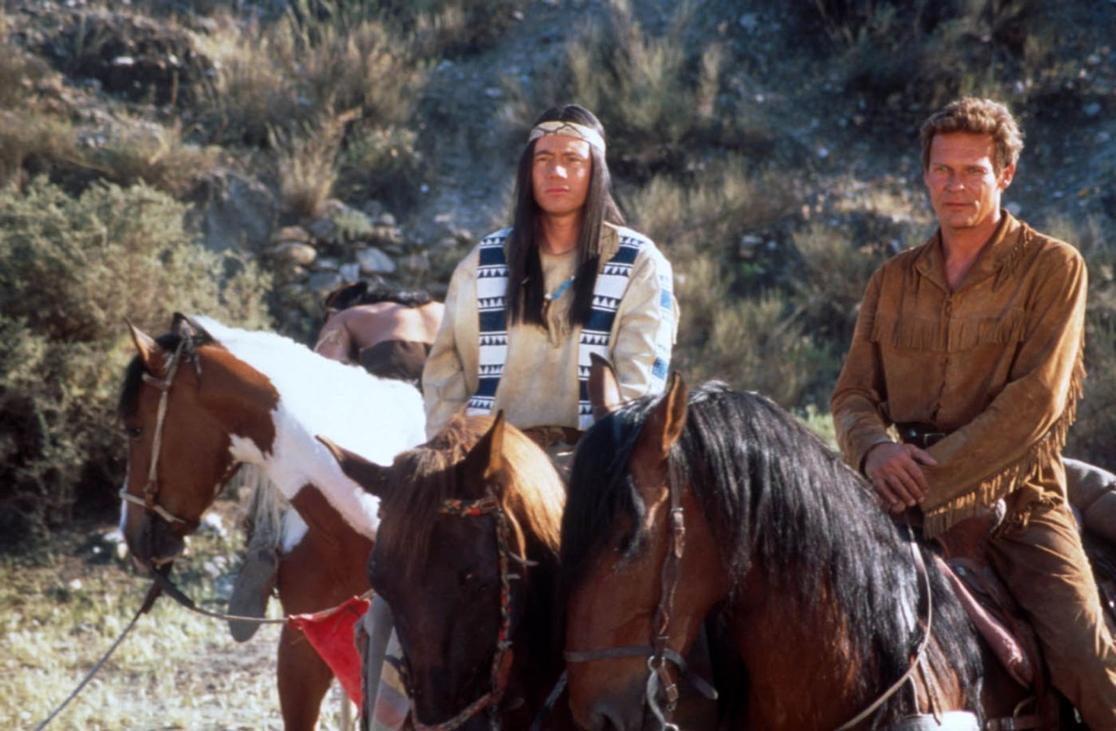 Abahachi (Michael Herbig, links) und Ranger (Christian Tramitz) sind Blutsbrüder und reiten gerne planlos durch die Prärie. (Bild: herbX film / Constantin / Jürgen Olczyk)