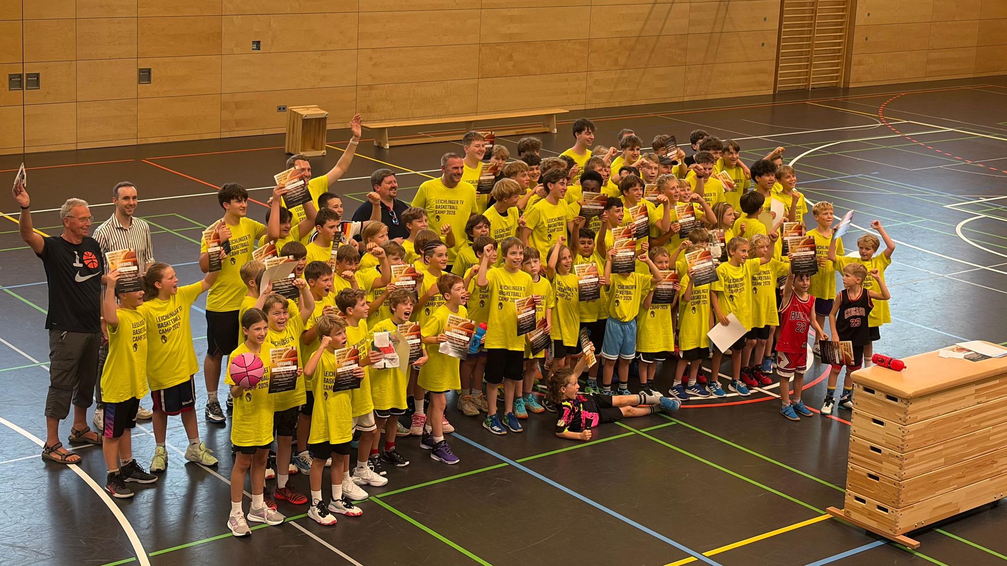 Kinder und Jugendliche beim Basketballferiencamp des LTV