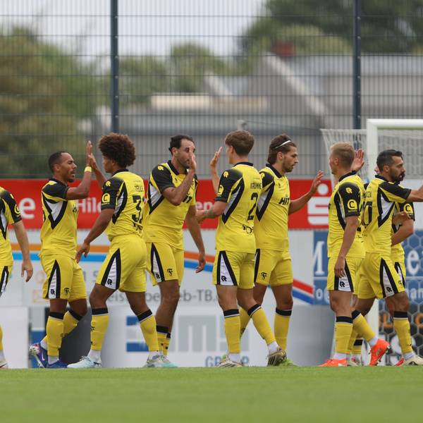 Fortuna Köln bejubelt den Führungstreffer durch Luca Majetic im Testspiel gegen Velbert.
