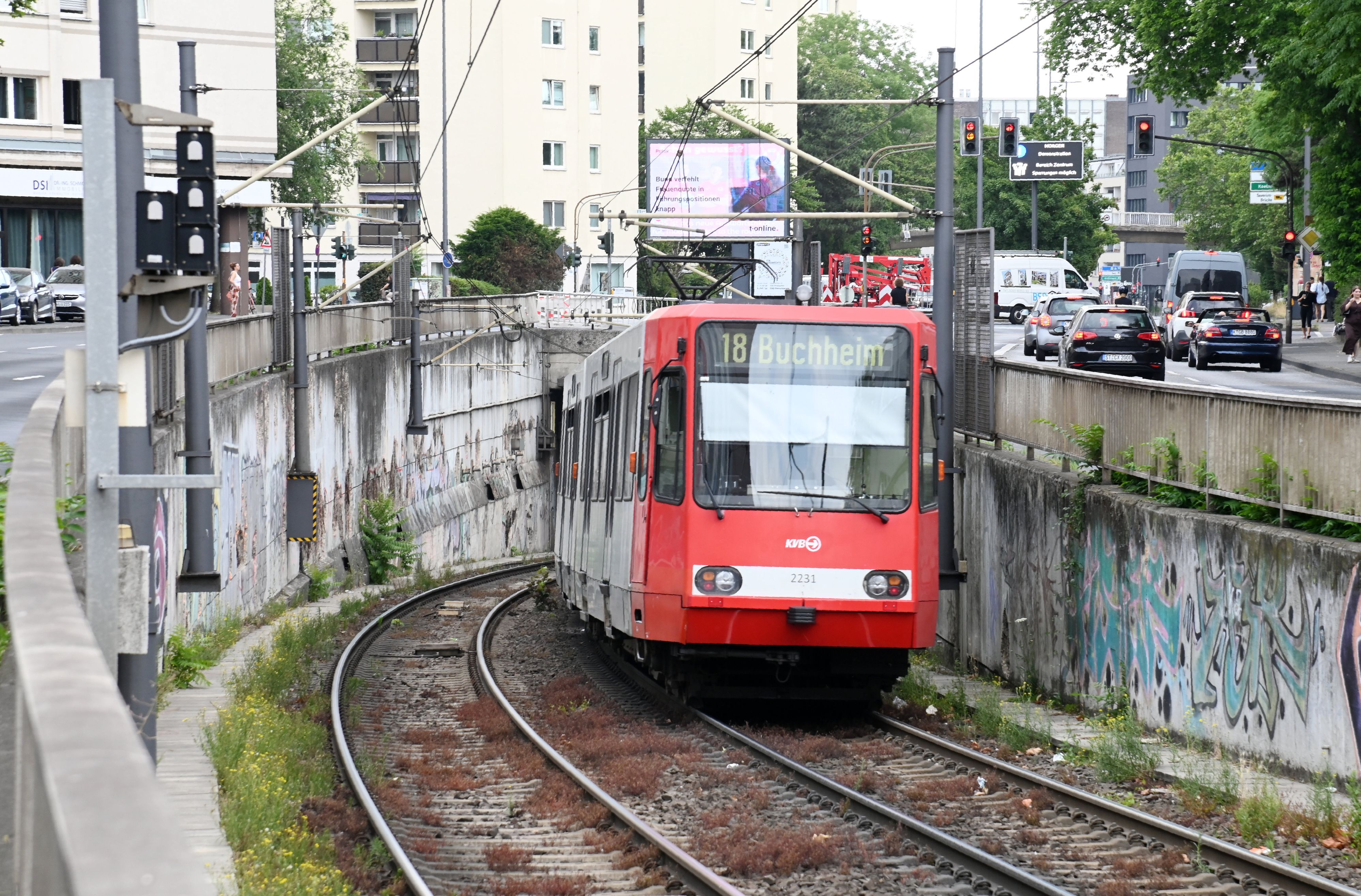 Die KVB hat seit Sonntagmorgen in der Innenstadt mit einer großen Störung zu kämpfen.