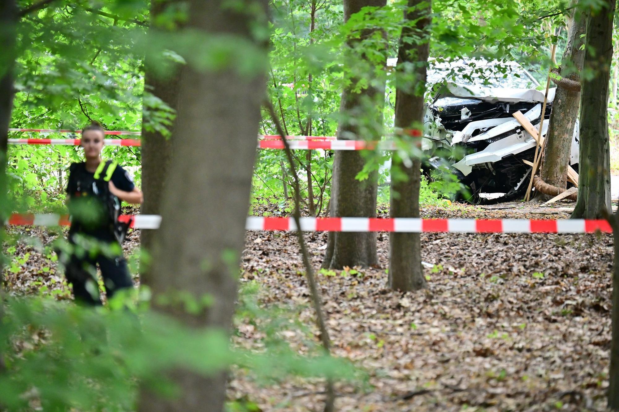 Auto rast in Menschenmenge - CSD abgebrochen