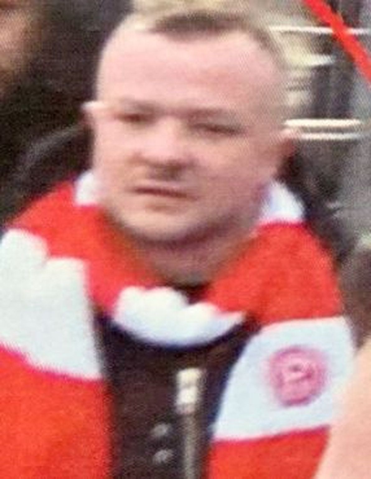 Polizei sucht tatverdächtigen Anhänger von Fortuna Düsseldorf.